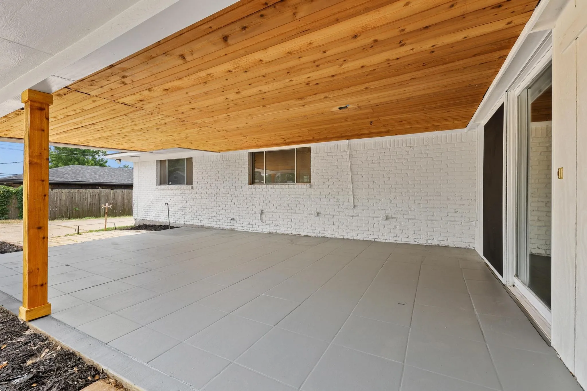 Single Family Residence For Sale in Grayson County , 2505 Meadows Lane, Sherman, Texas 75092, 4 Bedroom, 3 Bathroom, 2 Garage spaces, 2,284 Sqft, built in 1966, mls#21290993, Real Estate Agent in Sherman, Homes For Sale in Grayson county, Homes For Sale in Sherman, Realtor in Sherman Texas, Real Estate Brokerage Independent Realty Texas, Luminita Cordes Realtor