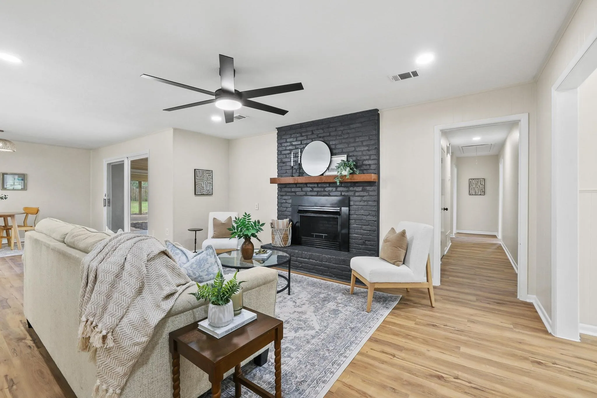 Single Family Residence For Sale in Grayson County , 2505 Meadows Lane, Sherman, Texas 75092, 4 Bedroom, 3 Bathroom, 2 Garage spaces, 2,284 Sqft, built in 1966, mls#21290993, Real Estate Agent in Sherman, Homes For Sale in Grayson county, Homes For Sale in Sherman, Realtor in Sherman Texas, Real Estate Brokerage Independent Realty Texas, Luminita Cordes Realtor