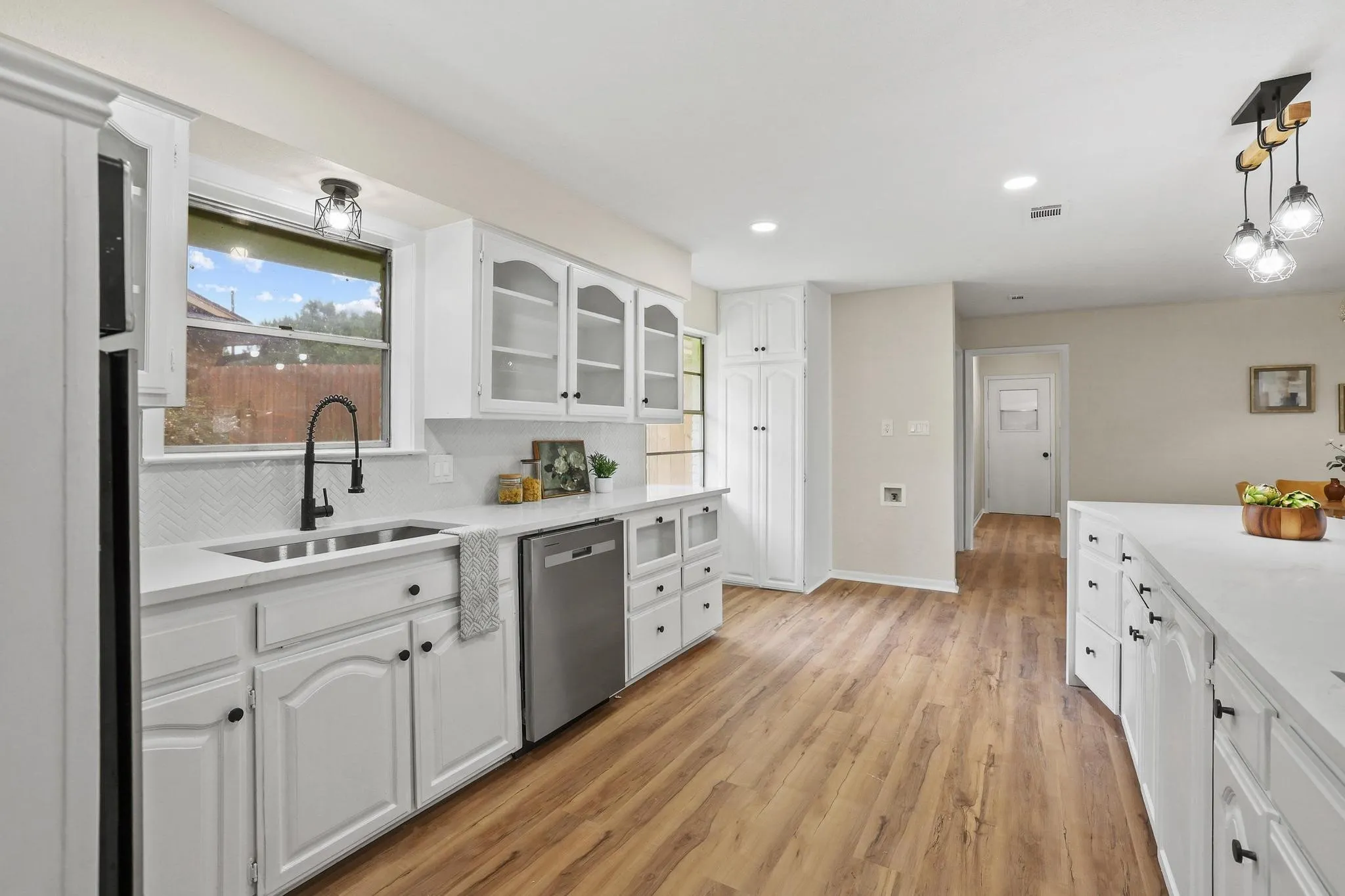 Single Family Residence For Sale in Grayson County , 2505 Meadows Lane, Sherman, Texas 75092, 4 Bedroom, 3 Bathroom, 2 Garage spaces, 2,284 Sqft, built in 1966, mls#21290993, Real Estate Agent in Sherman, Homes For Sale in Grayson county, Homes For Sale in Sherman, Realtor in Sherman Texas, Real Estate Brokerage Independent Realty Texas, Luminita Cordes Realtor