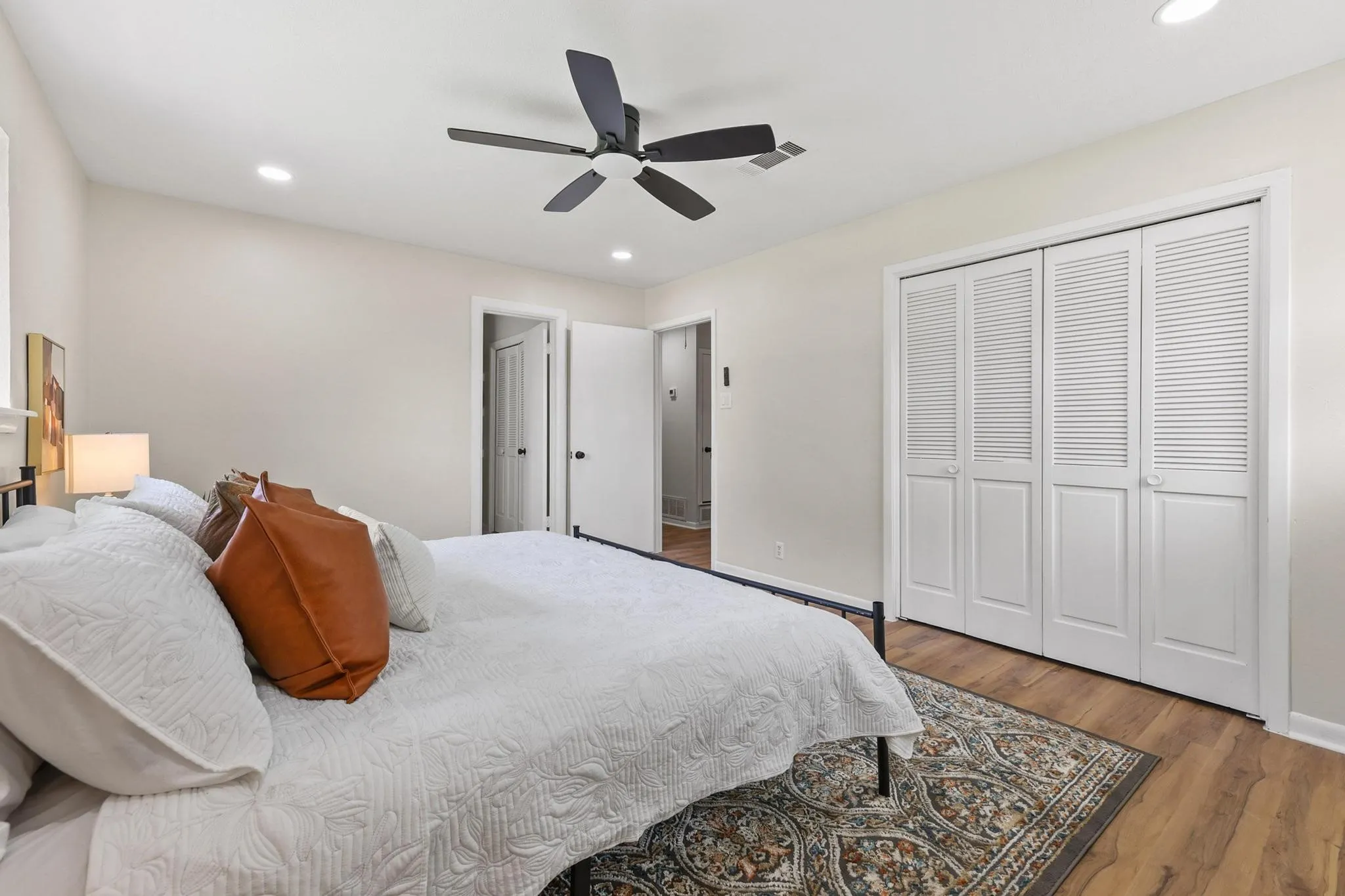 Single Family Residence For Sale in Grayson County , 2505 Meadows Lane, Sherman, Texas 75092, 4 Bedroom, 3 Bathroom, 2 Garage spaces, 2,284 Sqft, built in 1966, mls#21290993, Real Estate Agent in Sherman, Homes For Sale in Grayson county, Homes For Sale in Sherman, Realtor in Sherman Texas, Real Estate Brokerage Independent Realty Texas, Luminita Cordes Realtor