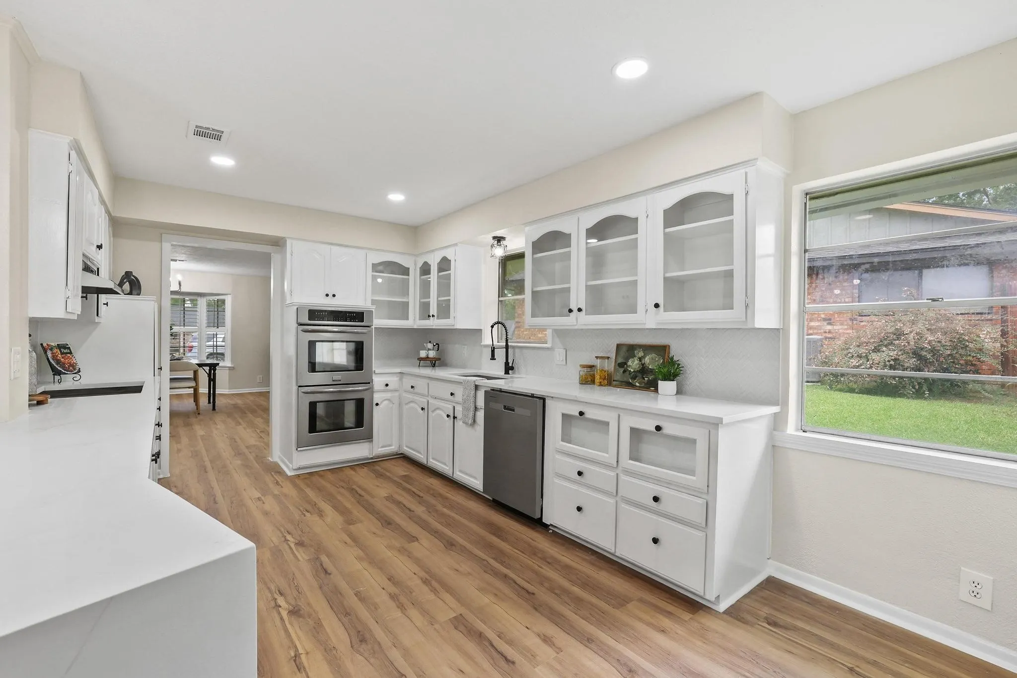 Single Family Residence For Sale in Grayson County , 2505 Meadows Lane, Sherman, Texas 75092, 4 Bedroom, 3 Bathroom, 2 Garage spaces, 2,284 Sqft, built in 1966, mls#21290993, Real Estate Agent in Sherman, Homes For Sale in Grayson county, Homes For Sale in Sherman, Realtor in Sherman Texas, Real Estate Brokerage Independent Realty Texas, Luminita Cordes Realtor