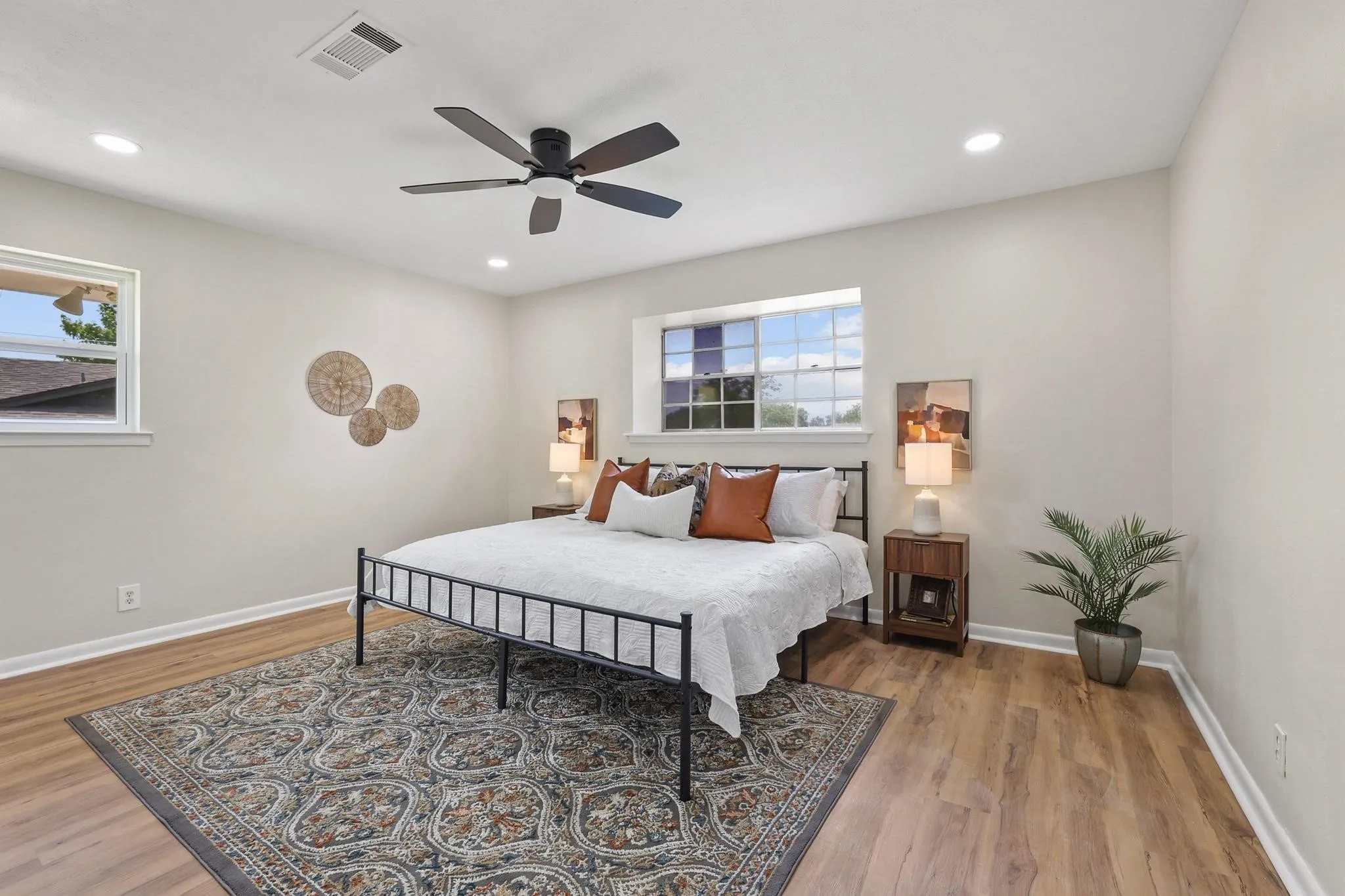 Single Family Residence For Sale in Grayson County , 2505 Meadows Lane, Sherman, Texas 75092, 4 Bedroom, 3 Bathroom, 2 Garage spaces, 2,284 Sqft, built in 1966, mls#21290993, Real Estate Agent in Sherman, Homes For Sale in Grayson county, Homes For Sale in Sherman, Realtor in Sherman Texas, Real Estate Brokerage Independent Realty Texas, Luminita Cordes Realtor