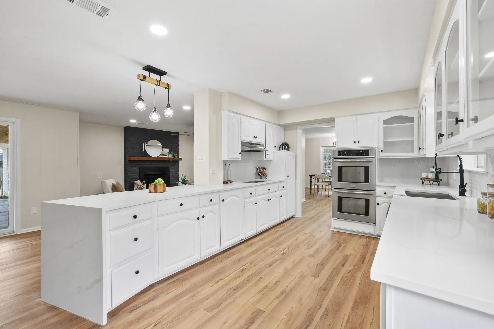 Single Family Residence For Sale in Grayson County , 2505 Meadows Lane, Sherman, Texas 75092, 4 Bedroom, 3 Bathroom, 2 Garage spaces, 2,284 Sqft, built in 1966, mls#21290993, Real Estate Agent in Sherman, Homes For Sale in Grayson county, Homes For Sale in Sherman, Realtor in Sherman Texas, Real Estate Brokerage Independent Realty Texas, Luminita Cordes Realtor