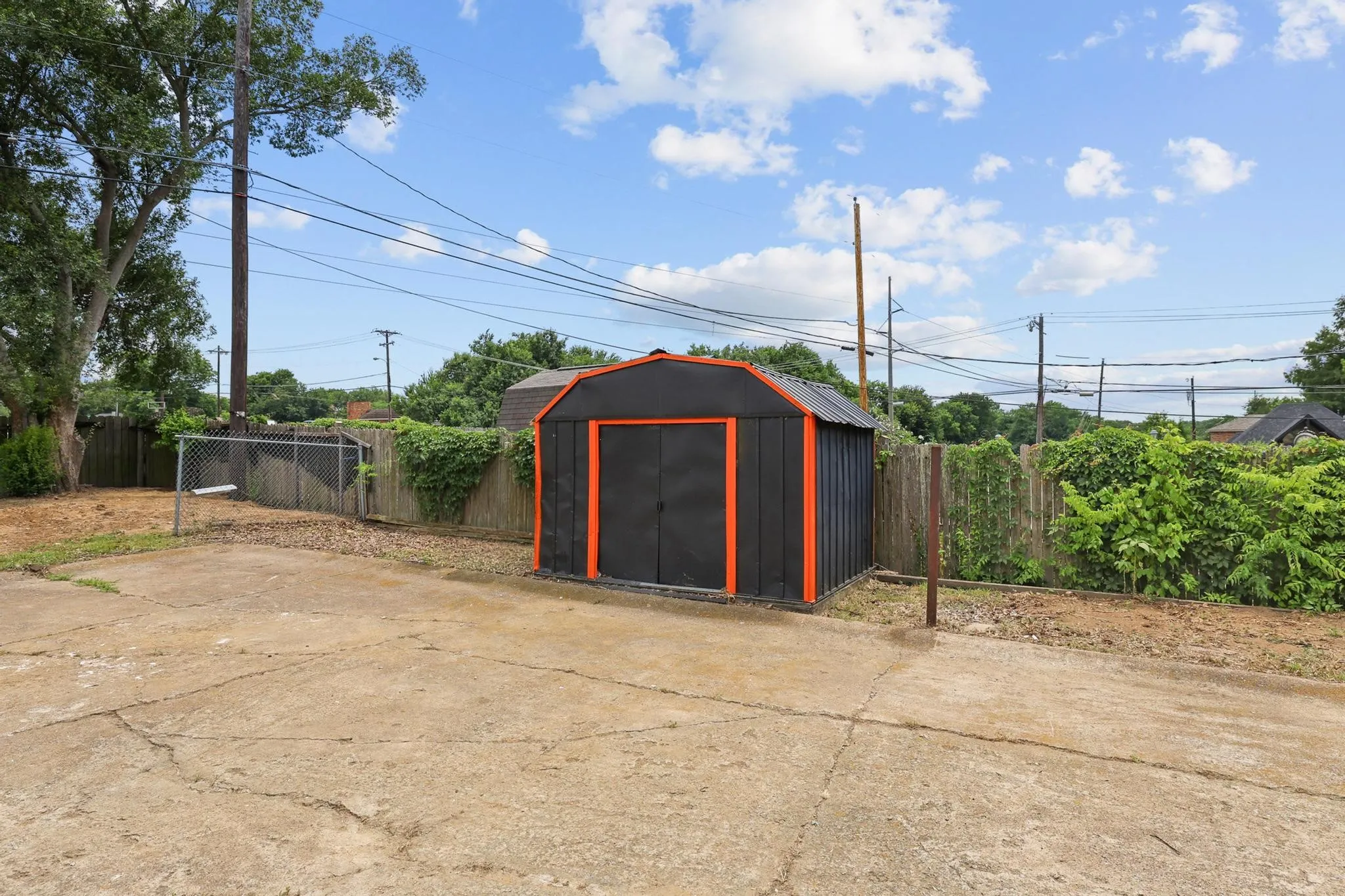Single Family Residence For Sale in Grayson County , 2505 Meadows Lane, Sherman, Texas 75092, 4 Bedroom, 3 Bathroom, 2 Garage spaces, 2,284 Sqft, built in 1966, mls#21290993, Real Estate Agent in Sherman, Homes For Sale in Grayson county, Homes For Sale in Sherman, Realtor in Sherman Texas, Real Estate Brokerage Independent Realty Texas, Luminita Cordes Realtor