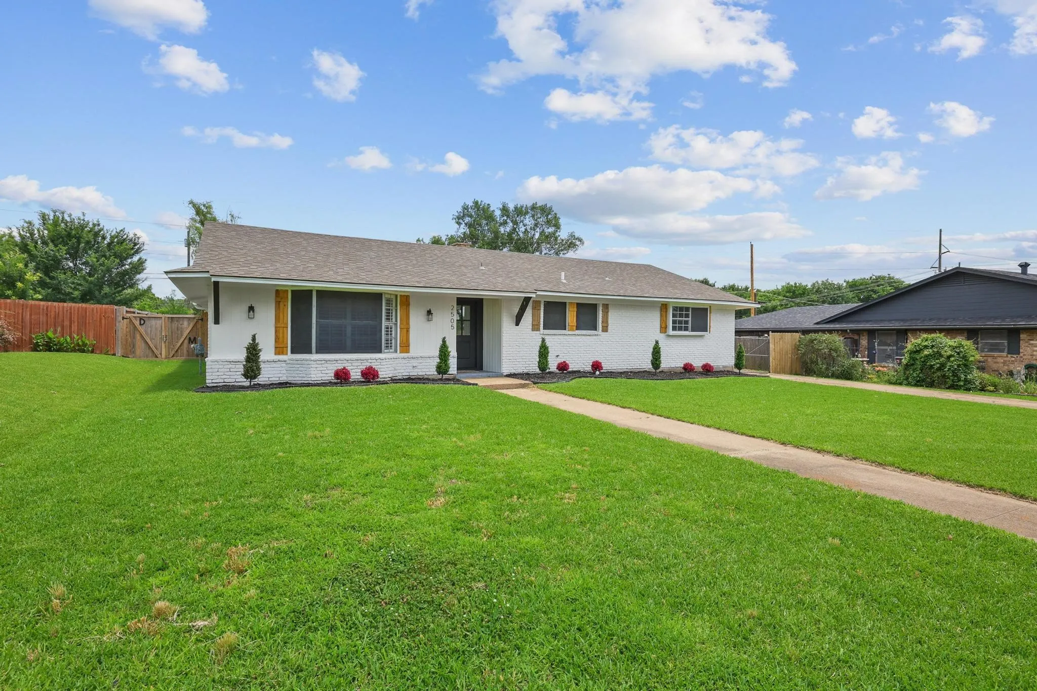 Single Family Residence For Sale in Grayson County , 2505 Meadows Lane, Sherman, Texas 75092, 4 Bedroom, 3 Bathroom, 2 Garage spaces, 2,284 Sqft, built in 1966, mls#21290993, Real Estate Agent in Sherman, Homes For Sale in Grayson county, Homes For Sale in Sherman, Realtor in Sherman Texas, Real Estate Brokerage Independent Realty Texas, Luminita Cordes Realtor
