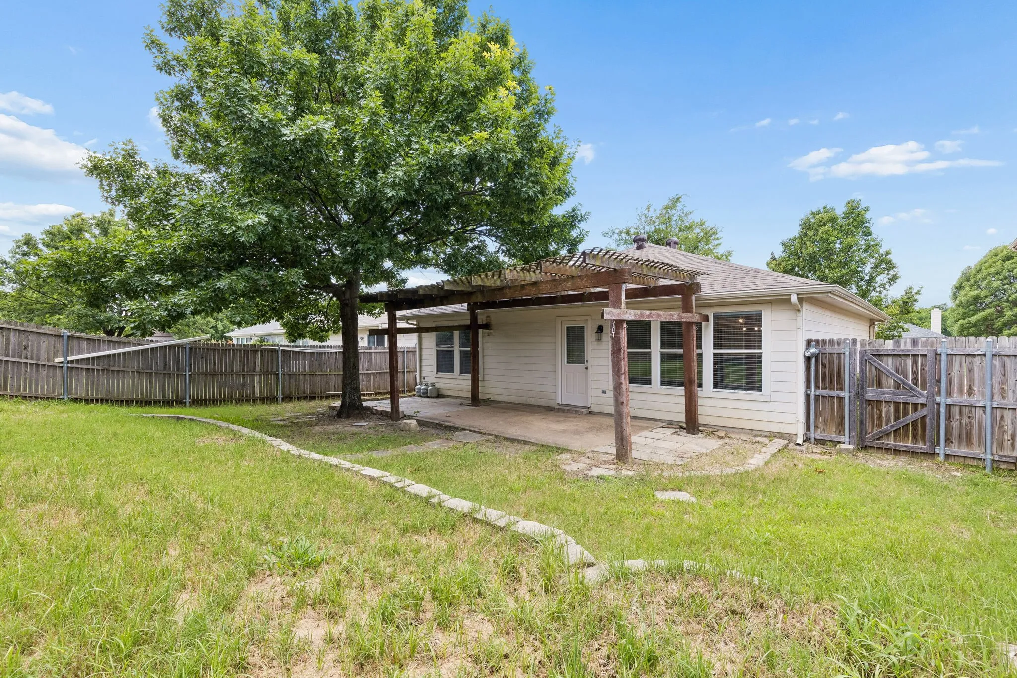 Single Family Residence For Sale in Collin County , 1109 Post Oak Trail, Anna, Texas 75409, 3 Bedroom, 2 Bathroom, 2 Garage spaces, 1,370 Sqft, built in 2002, mls#21287357, Real Estate Agent in Anna, Homes For Sale in Collin county, Homes For Sale in Anna, Realtor in Anna Texas, Real Estate Brokerage Independent Realty Texas, Luminita Cordes Realtor