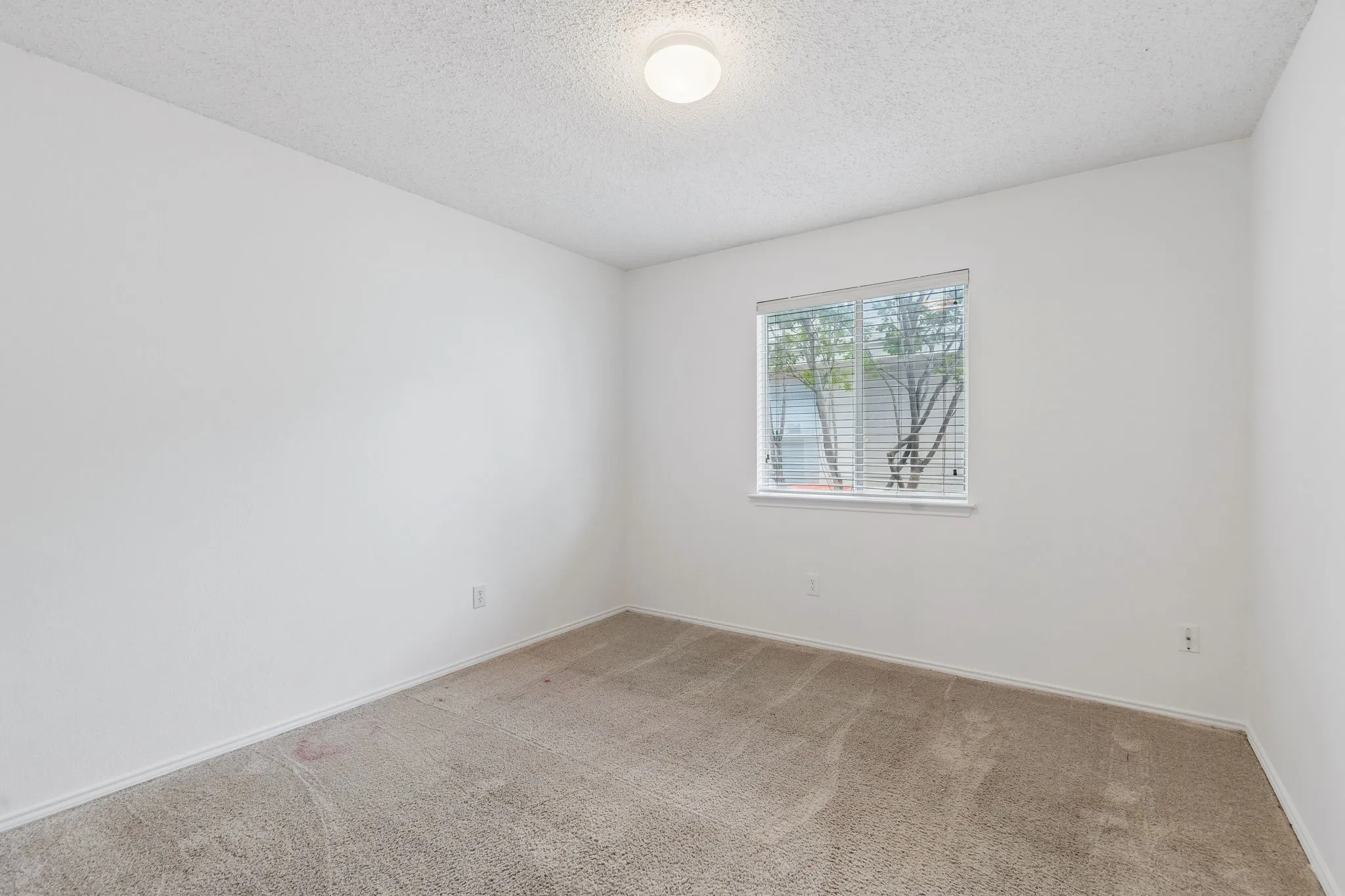 Single Family Residence For Sale in Collin County , 1109 Post Oak Trail, Anna, Texas 75409, 3 Bedroom, 2 Bathroom, 2 Garage spaces, 1,370 Sqft, built in 2002, mls#21287357, Real Estate Agent in Anna, Homes For Sale in Collin county, Homes For Sale in Anna, Realtor in Anna Texas, Real Estate Brokerage Independent Realty Texas, Luminita Cordes Realtor