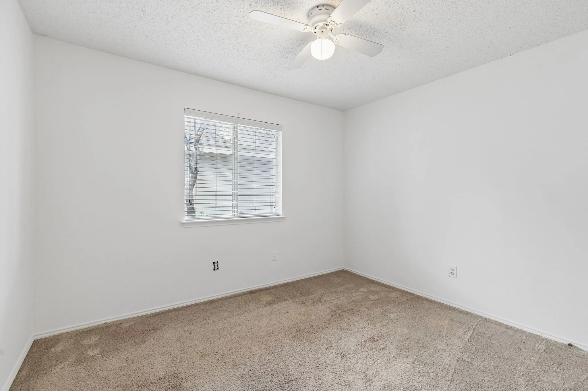 Single Family Residence For Sale in Collin County , 1109 Post Oak Trail, Anna, Texas 75409, 3 Bedroom, 2 Bathroom, 2 Garage spaces, 1,370 Sqft, built in 2002, mls#21287357, Real Estate Agent in Anna, Homes For Sale in Collin county, Homes For Sale in Anna, Realtor in Anna Texas, Real Estate Brokerage Independent Realty Texas, Luminita Cordes Realtor