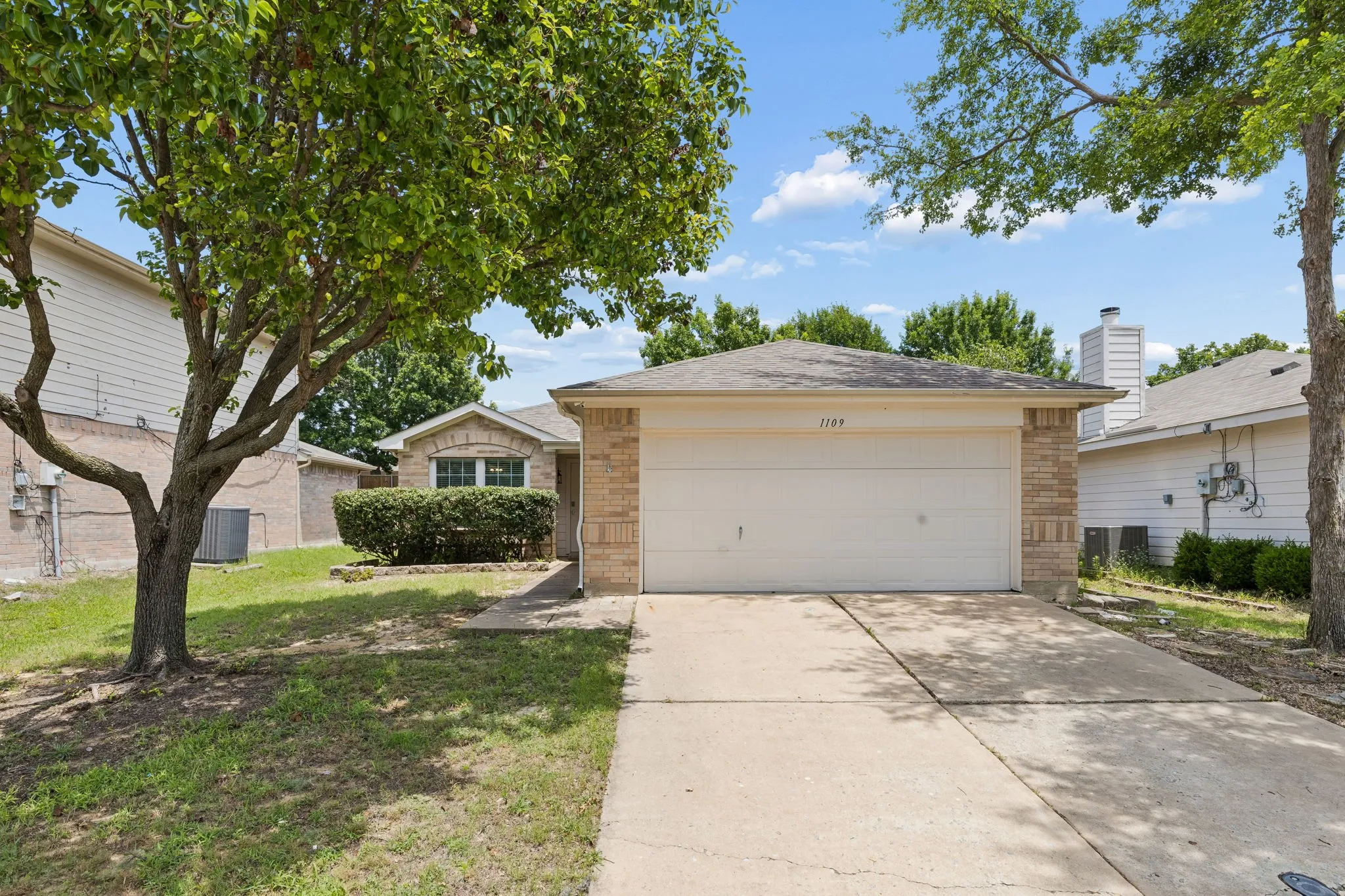 Single Family Residence For Sale in Collin County , 1109 Post Oak Trail, Anna, Texas 75409, 3 Bedroom, 2 Bathroom, 2 Garage spaces, 1,370 Sqft, built in 2002, mls#21287357, Real Estate Agent in Anna, Homes For Sale in Collin county, Homes For Sale in Anna, Realtor in Anna Texas, Real Estate Brokerage Independent Realty Texas, Luminita Cordes Realtor