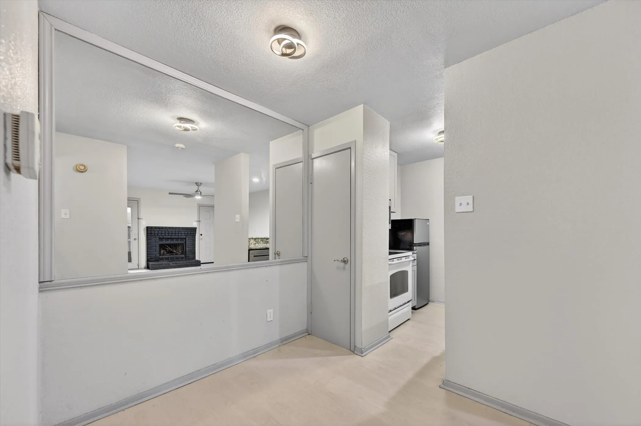 Condominium For Sale in Dallas County , 1810 N Garrett Avenue 124, Dallas, Texas 75206, 1 Bedroom, 1 Bathroom, Garage spaces, 511 Sqft, built in 1983, mls#21277654, Real Estate Agent in Dallas, Homes For Sale in Dallas county, Homes For Sale in Dallas, Realtor in Dallas Texas, Real Estate Brokerage Independent Realty Texas, Luminita Cordes Realtor