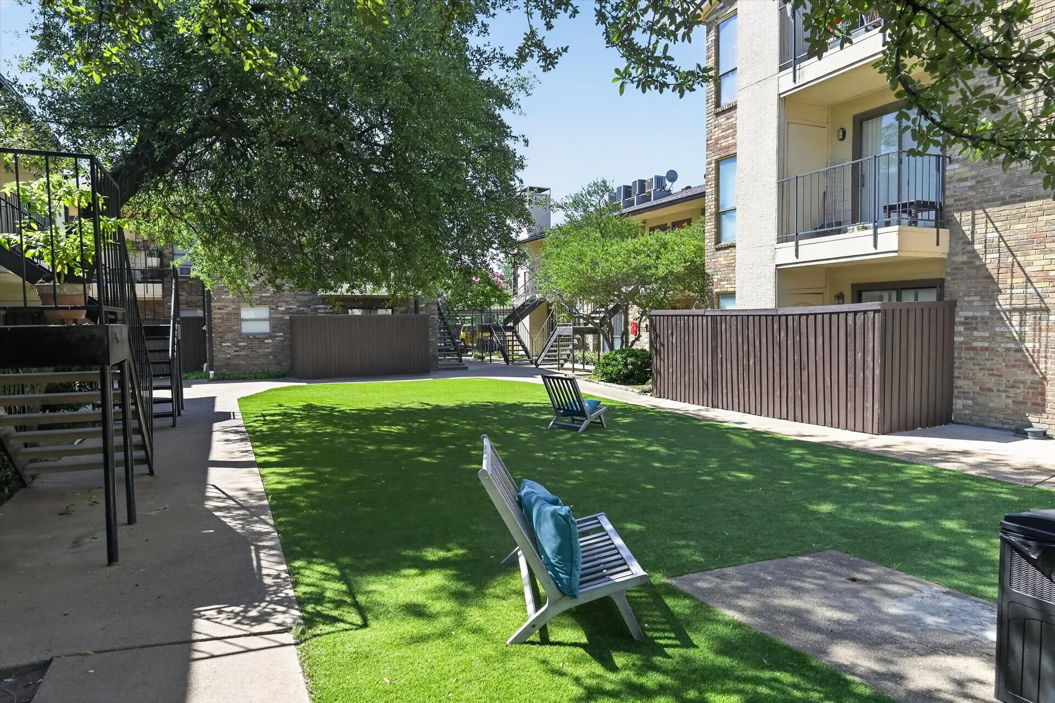 Condominium For Sale in Dallas County , 1810 N Garrett Avenue 124, Dallas, Texas 75206, 1 Bedroom, 1 Bathroom, Garage spaces, 511 Sqft, built in 1983, mls#21277654, Real Estate Agent in Dallas, Homes For Sale in Dallas county, Homes For Sale in Dallas, Realtor in Dallas Texas, Real Estate Brokerage Independent Realty Texas, Luminita Cordes Realtor