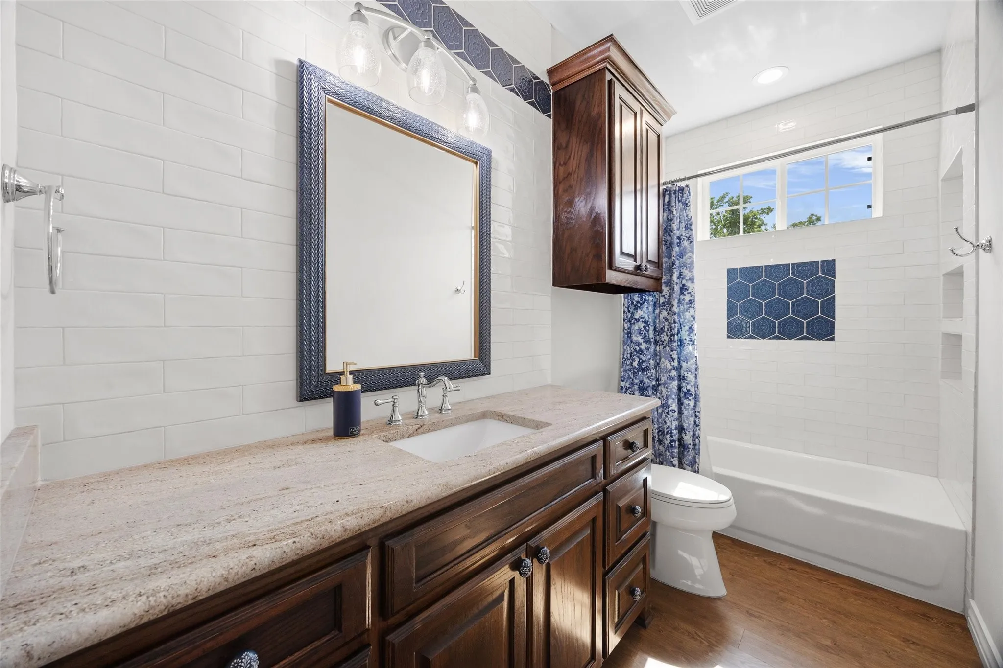 Guest full bath