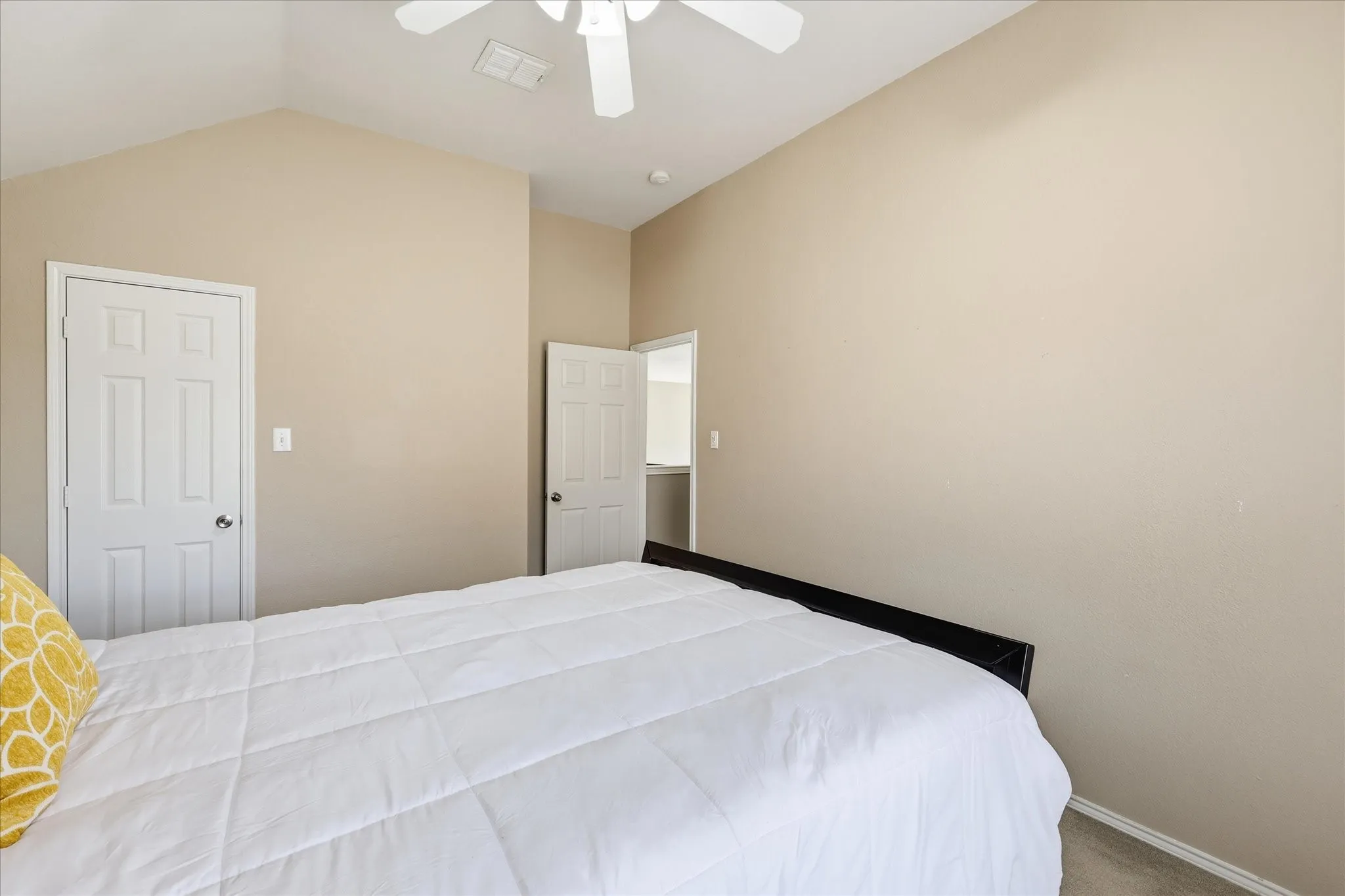 Single Family Residence For Sale in Tarrant County , 8412 Island Court, Fort Worth, Texas 76137, 5 Bedroom, 4 Bathroom, 2 Garage spaces, 3,846 Sqft, built in 2001, mls#21291422, Real Estate Agent in Fort Worth, Homes For Sale in Tarrant county, Homes For Sale in Fort Worth, Realtor in Fort Worth Texas, Real Estate Brokerage Independent Realty Texas, Luminita Cordes Realtor