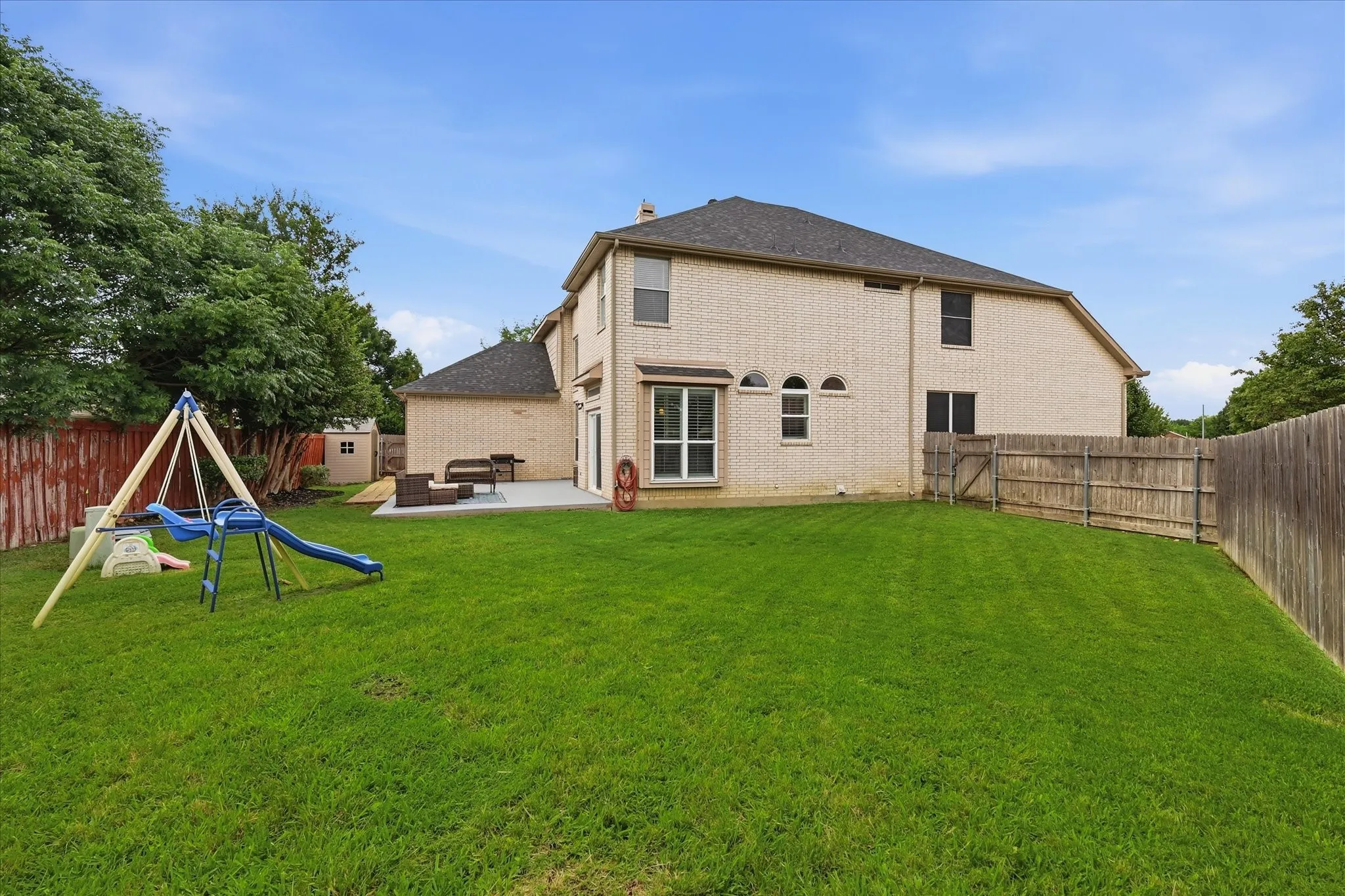 Single Family Residence For Sale in Tarrant County , 8412 Island Court, Fort Worth, Texas 76137, 5 Bedroom, 4 Bathroom, 2 Garage spaces, 3,846 Sqft, built in 2001, mls#21291422, Real Estate Agent in Fort Worth, Homes For Sale in Tarrant county, Homes For Sale in Fort Worth, Realtor in Fort Worth Texas, Real Estate Brokerage Independent Realty Texas, Luminita Cordes Realtor