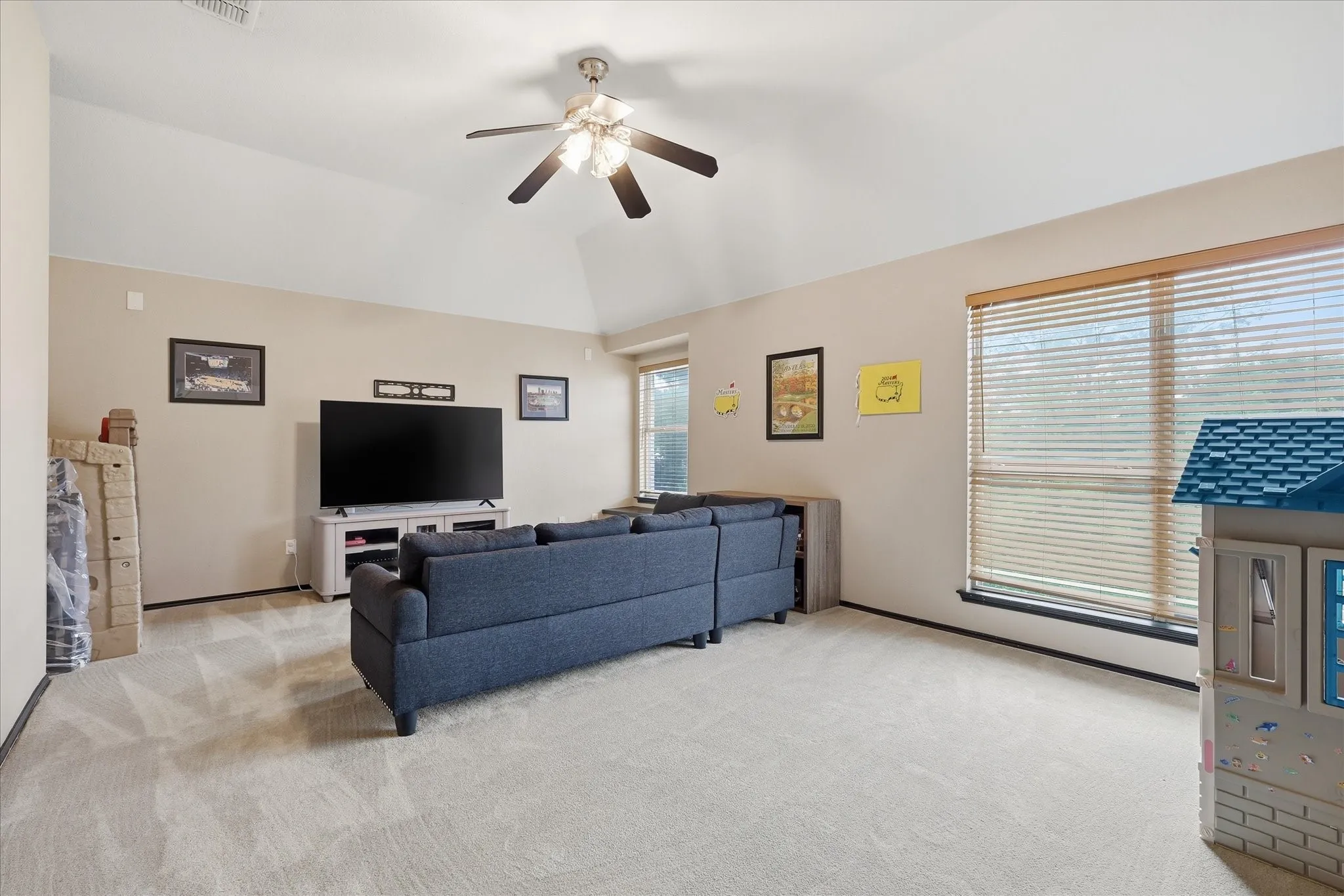 Single Family Residence For Sale in Tarrant County , 8412 Island Court, Fort Worth, Texas 76137, 5 Bedroom, 4 Bathroom, 2 Garage spaces, 3,846 Sqft, built in 2001, mls#21291422, Real Estate Agent in Fort Worth, Homes For Sale in Tarrant county, Homes For Sale in Fort Worth, Realtor in Fort Worth Texas, Real Estate Brokerage Independent Realty Texas, Luminita Cordes Realtor
