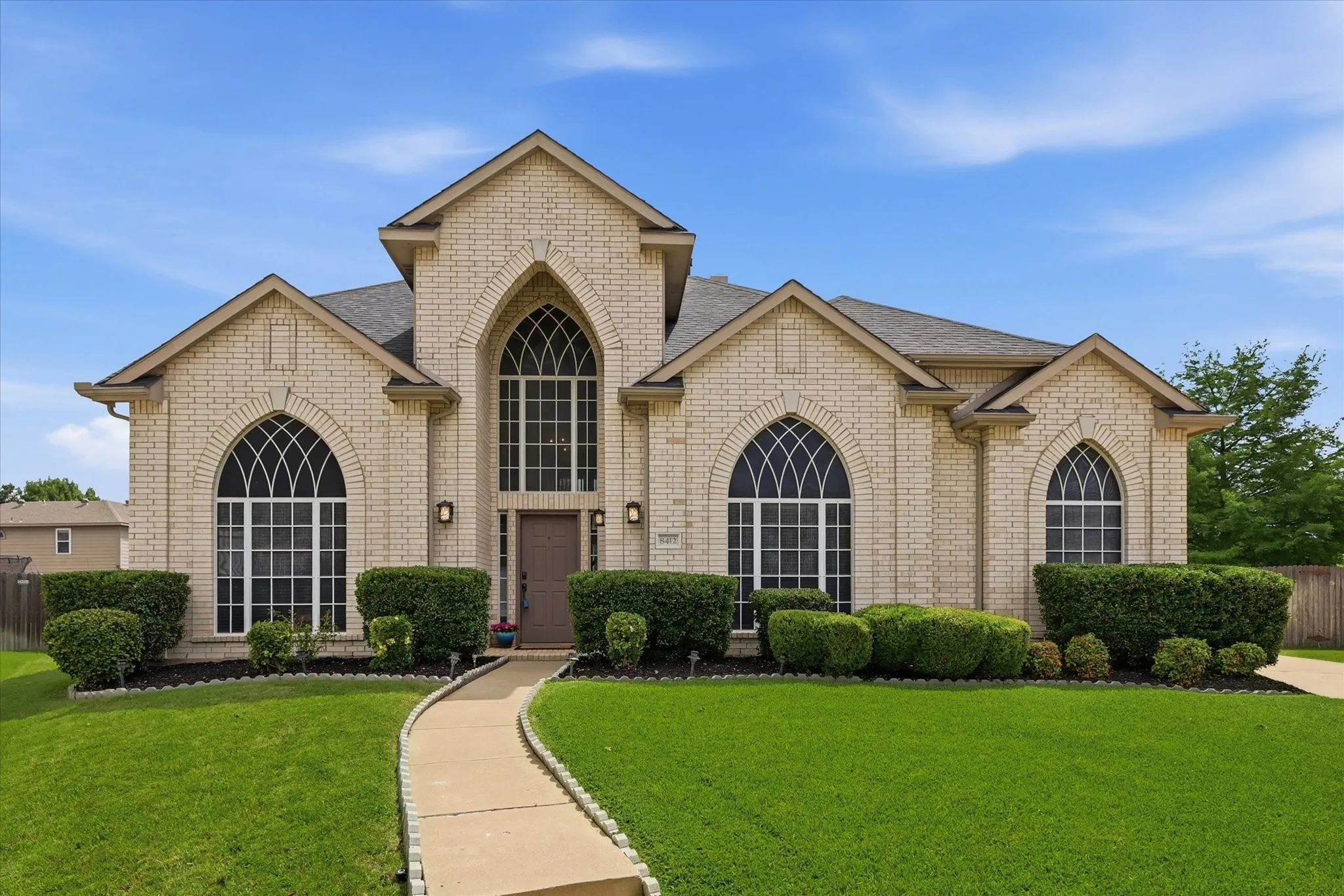 Single Family Residence For Sale in Tarrant County , 8412 Island Court, Fort Worth, Texas 76137, 5 Bedroom, 4 Bathroom, 2 Garage spaces, 3,846 Sqft, built in 2001, mls#21291422, Real Estate Agent in Fort Worth, Homes For Sale in Tarrant county, Homes For Sale in Fort Worth, Realtor in Fort Worth Texas, Real Estate Brokerage Independent Realty Texas, Luminita Cordes Realtor