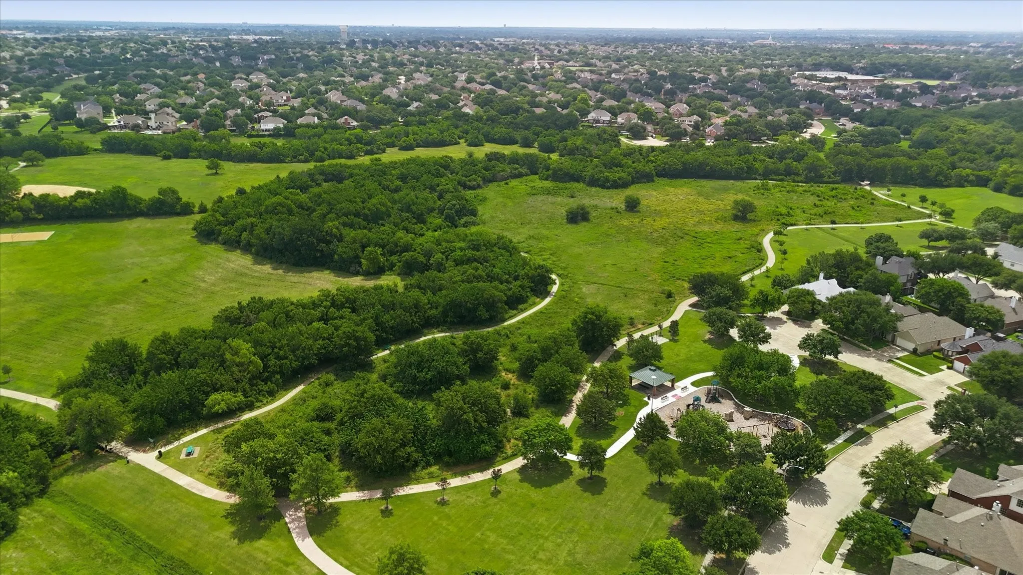 Single Family Residence For Sale in Tarrant County , 8412 Island Court, Fort Worth, Texas 76137, 5 Bedroom, 4 Bathroom, 2 Garage spaces, 3,846 Sqft, built in 2001, mls#21291422, Real Estate Agent in Fort Worth, Homes For Sale in Tarrant county, Homes For Sale in Fort Worth, Realtor in Fort Worth Texas, Real Estate Brokerage Independent Realty Texas, Luminita Cordes Realtor