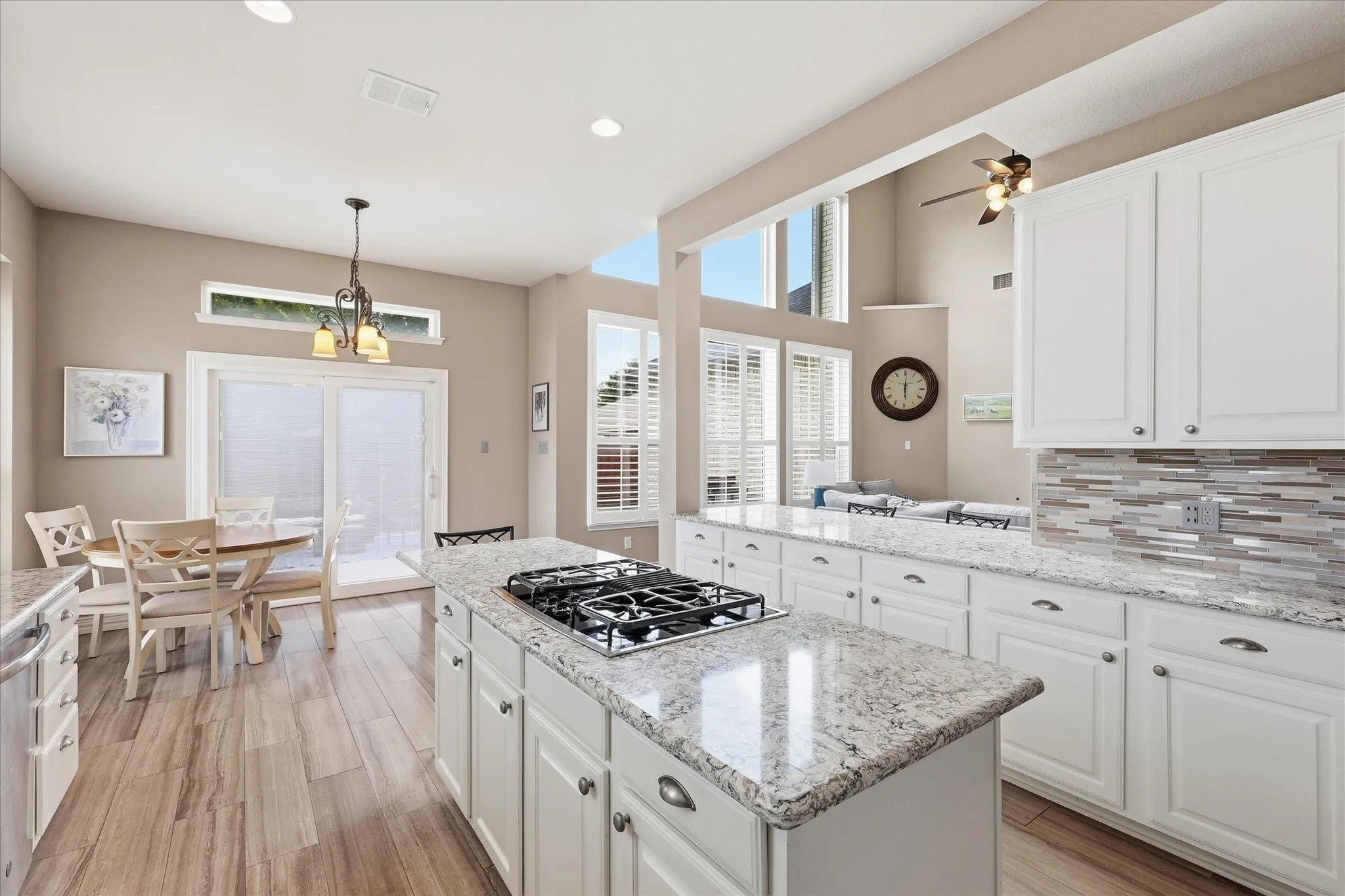 Single Family Residence For Sale in Tarrant County , 8412 Island Court, Fort Worth, Texas 76137, 5 Bedroom, 4 Bathroom, 2 Garage spaces, 3,846 Sqft, built in 2001, mls#21291422, Real Estate Agent in Fort Worth, Homes For Sale in Tarrant county, Homes For Sale in Fort Worth, Realtor in Fort Worth Texas, Real Estate Brokerage Independent Realty Texas, Luminita Cordes Realtor
