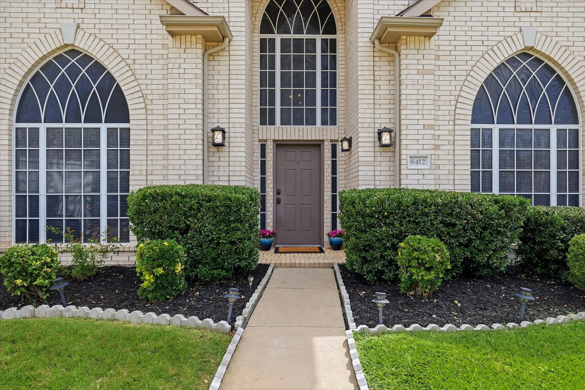 Single Family Residence For Sale in Tarrant County , 8412 Island Court, Fort Worth, Texas 76137, 5 Bedroom, 4 Bathroom, 2 Garage spaces, 3,846 Sqft, built in 2001, mls#21291422, Real Estate Agent in Fort Worth, Homes For Sale in Tarrant county, Homes For Sale in Fort Worth, Realtor in Fort Worth Texas, Real Estate Brokerage Independent Realty Texas, Luminita Cordes Realtor