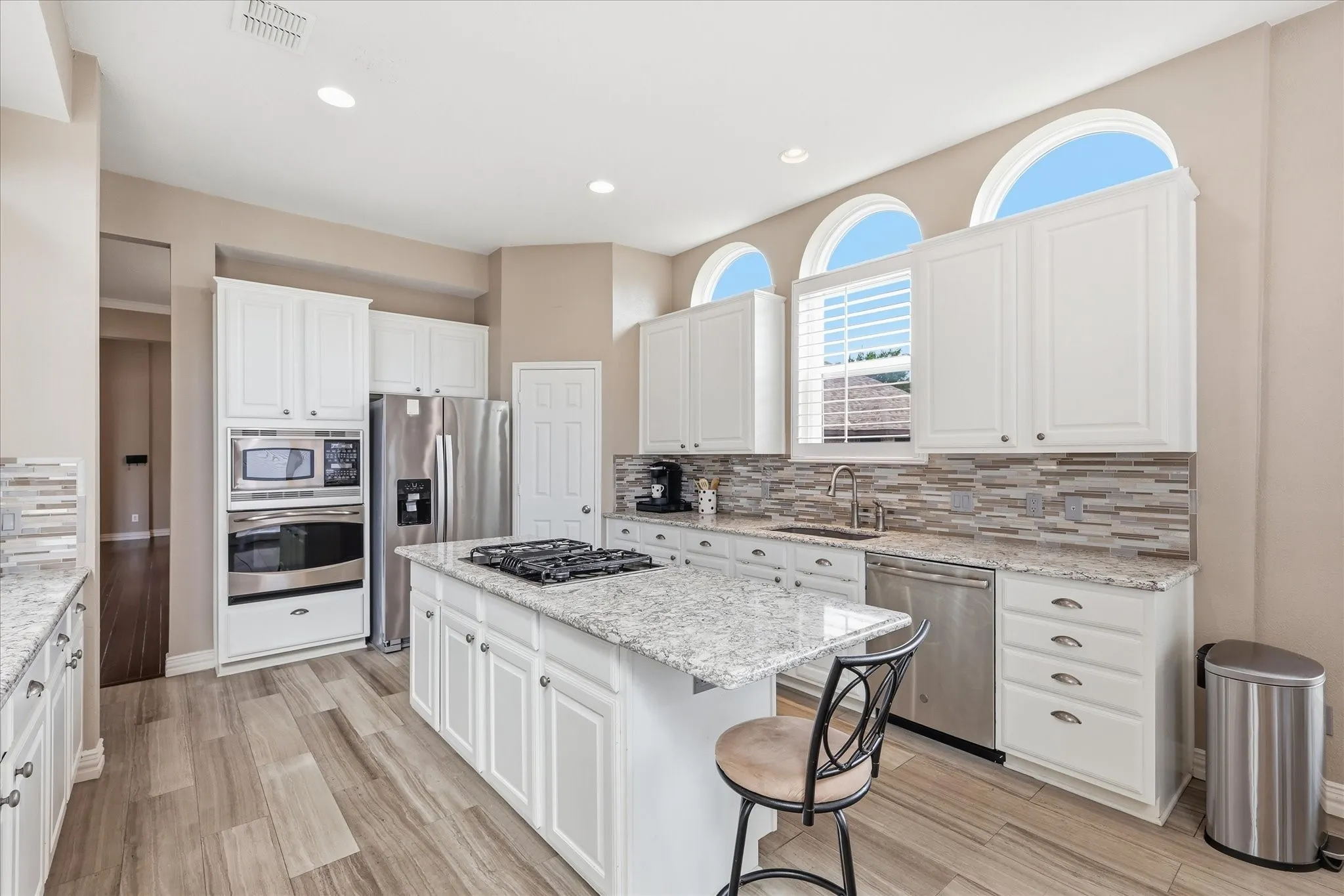 Single Family Residence For Sale in Tarrant County , 8412 Island Court, Fort Worth, Texas 76137, 5 Bedroom, 4 Bathroom, 2 Garage spaces, 3,846 Sqft, built in 2001, mls#21291422, Real Estate Agent in Fort Worth, Homes For Sale in Tarrant county, Homes For Sale in Fort Worth, Realtor in Fort Worth Texas, Real Estate Brokerage Independent Realty Texas, Luminita Cordes Realtor
