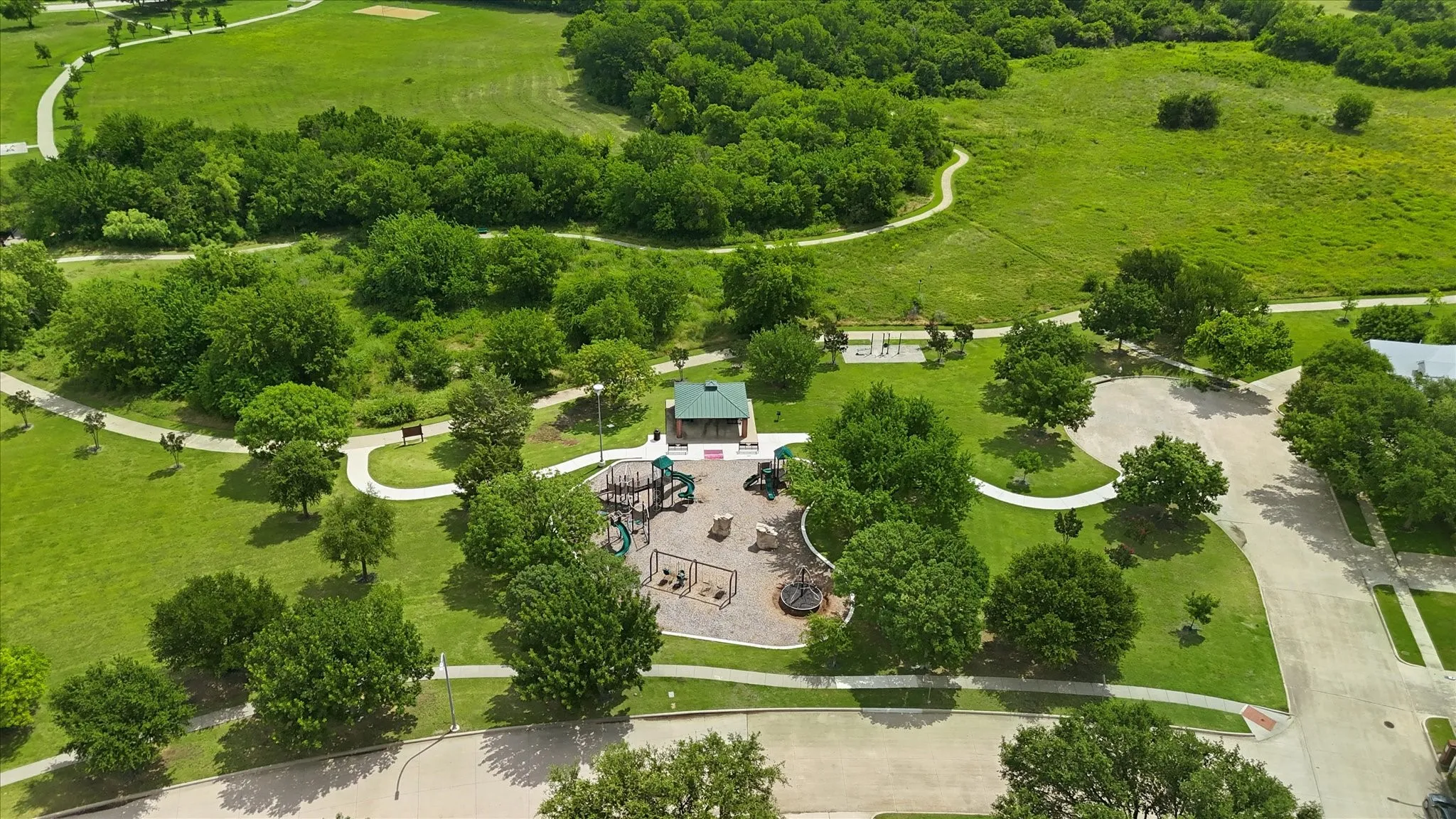 Single Family Residence For Sale in Tarrant County , 8412 Island Court, Fort Worth, Texas 76137, 5 Bedroom, 4 Bathroom, 2 Garage spaces, 3,846 Sqft, built in 2001, mls#21291422, Real Estate Agent in Fort Worth, Homes For Sale in Tarrant county, Homes For Sale in Fort Worth, Realtor in Fort Worth Texas, Real Estate Brokerage Independent Realty Texas, Luminita Cordes Realtor
