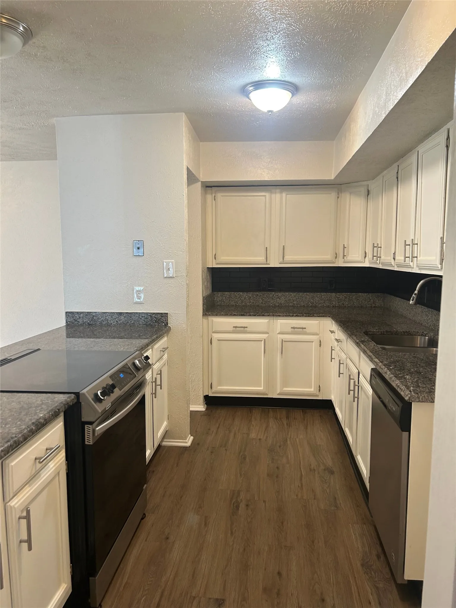 Single Family Residence For Rent in Tarrant County , 4020 Blue Flag Lane, Fort Worth, Texas 76137, 3 Bedroom, 2 Bathroom, 2 Garage spaces, 1,454 Sqft, built in 1978, mls#21291677, Real Estate Agent in Fort Worth, Homes For Rent in Tarrant county, Homes For Rent in Fort Worth, Realtor in Fort Worth Texas, Real Estate Brokerage Independent Realty Texas, Luminita Cordes Realtor