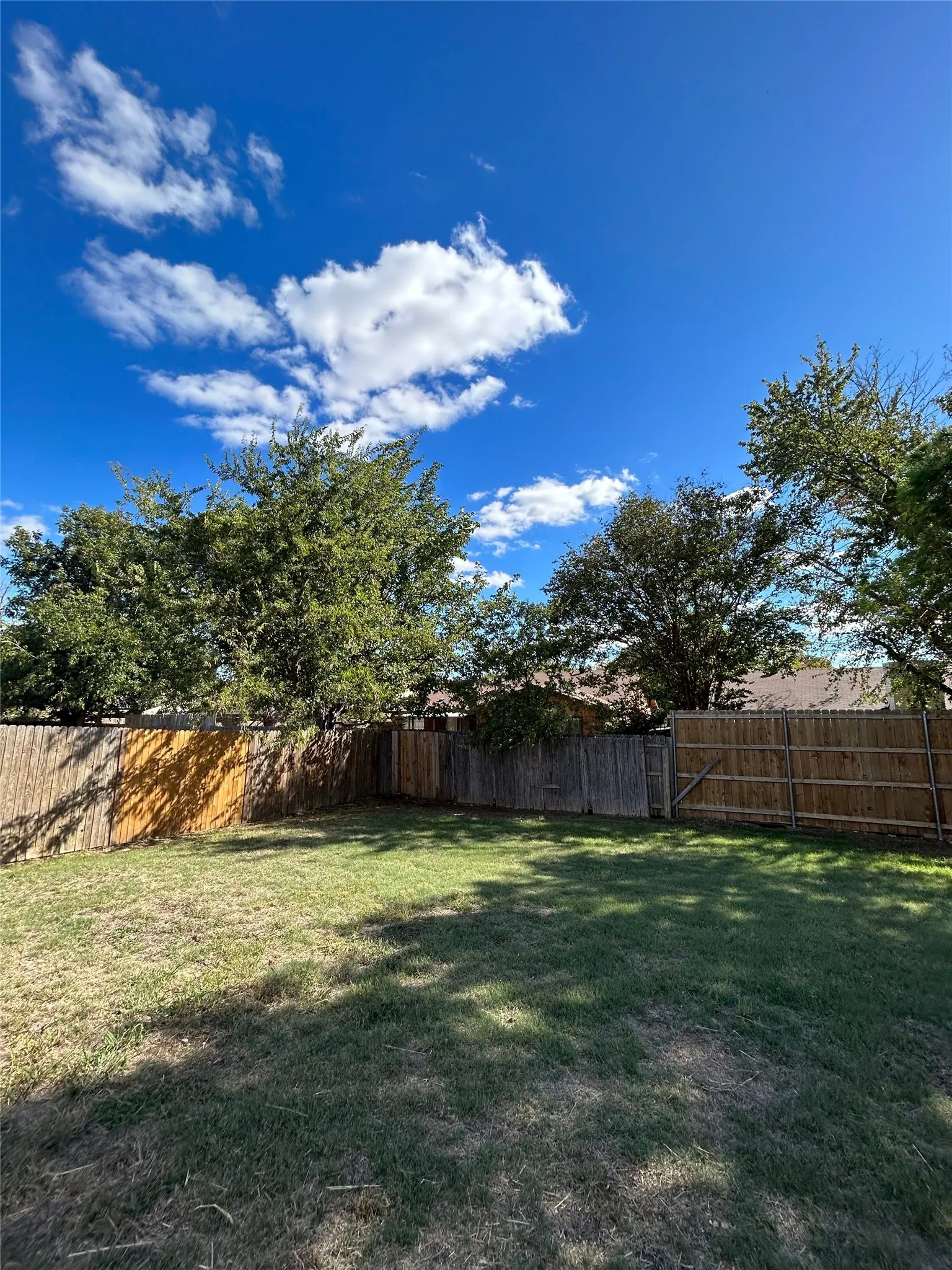 Single Family Residence For Rent in Tarrant County , 4020 Blue Flag Lane, Fort Worth, Texas 76137, 3 Bedroom, 2 Bathroom, 2 Garage spaces, 1,454 Sqft, built in 1978, mls#21291677, Real Estate Agent in Fort Worth, Homes For Rent in Tarrant county, Homes For Rent in Fort Worth, Realtor in Fort Worth Texas, Real Estate Brokerage Independent Realty Texas, Luminita Cordes Realtor