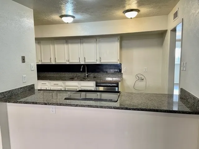 Single Family Residence For Rent in Tarrant County , 4020 Blue Flag Lane, Fort Worth, Texas 76137, 3 Bedroom, 2 Bathroom, 2 Garage spaces, 1,454 Sqft, built in 1978, mls#21291677, Real Estate Agent in Fort Worth, Homes For Rent in Tarrant county, Homes For Rent in Fort Worth, Realtor in Fort Worth Texas, Real Estate Brokerage Independent Realty Texas, Luminita Cordes Realtor