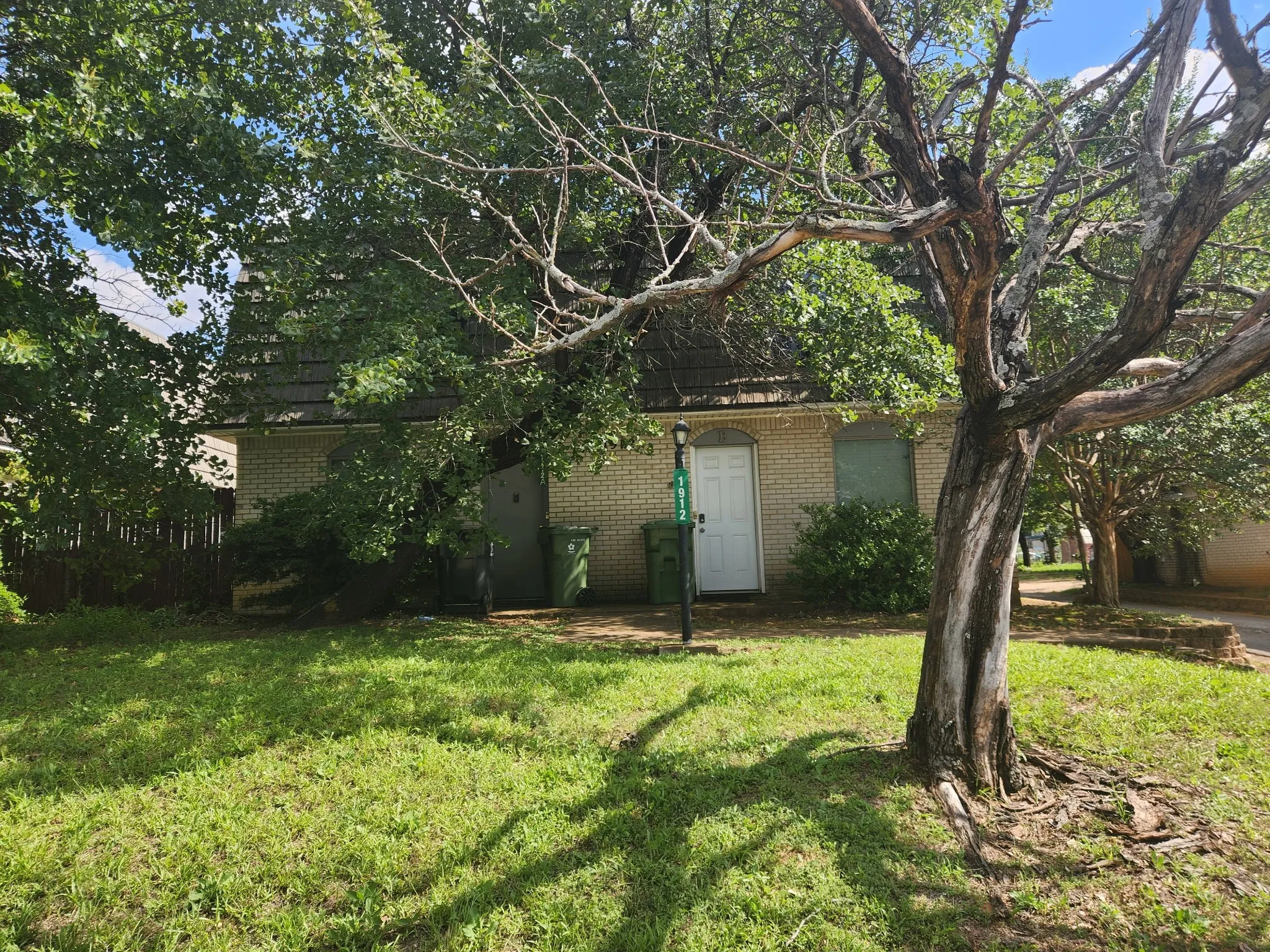 Duplex For Sale in Tarrant County , 1912 W Sanford Street, Arlington, Texas 76012, 4 Bedroom, 4 Bathroom, Garage spaces, 0 Sqft, built in 1972, mls#21274141, Real Estate Agent in Arlington, Homes For Sale in Tarrant county, Homes For Sale in Arlington, Realtor in Arlington Texas, Real Estate Brokerage Independent Realty Texas, Luminita Cordes Realtor