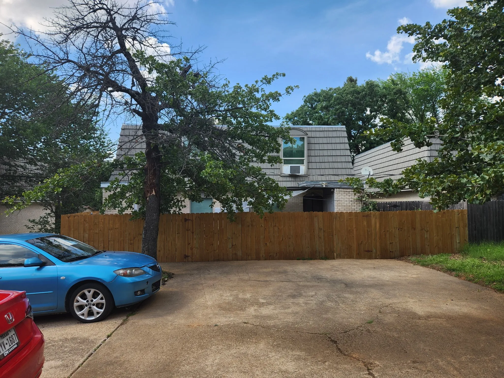 Duplex For Sale in Tarrant County , 1912 W Sanford Street, Arlington, Texas 76012, 4 Bedroom, 4 Bathroom, Garage spaces, 0 Sqft, built in 1972, mls#21274141, Real Estate Agent in Arlington, Homes For Sale in Tarrant county, Homes For Sale in Arlington, Realtor in Arlington Texas, Real Estate Brokerage Independent Realty Texas, Luminita Cordes Realtor