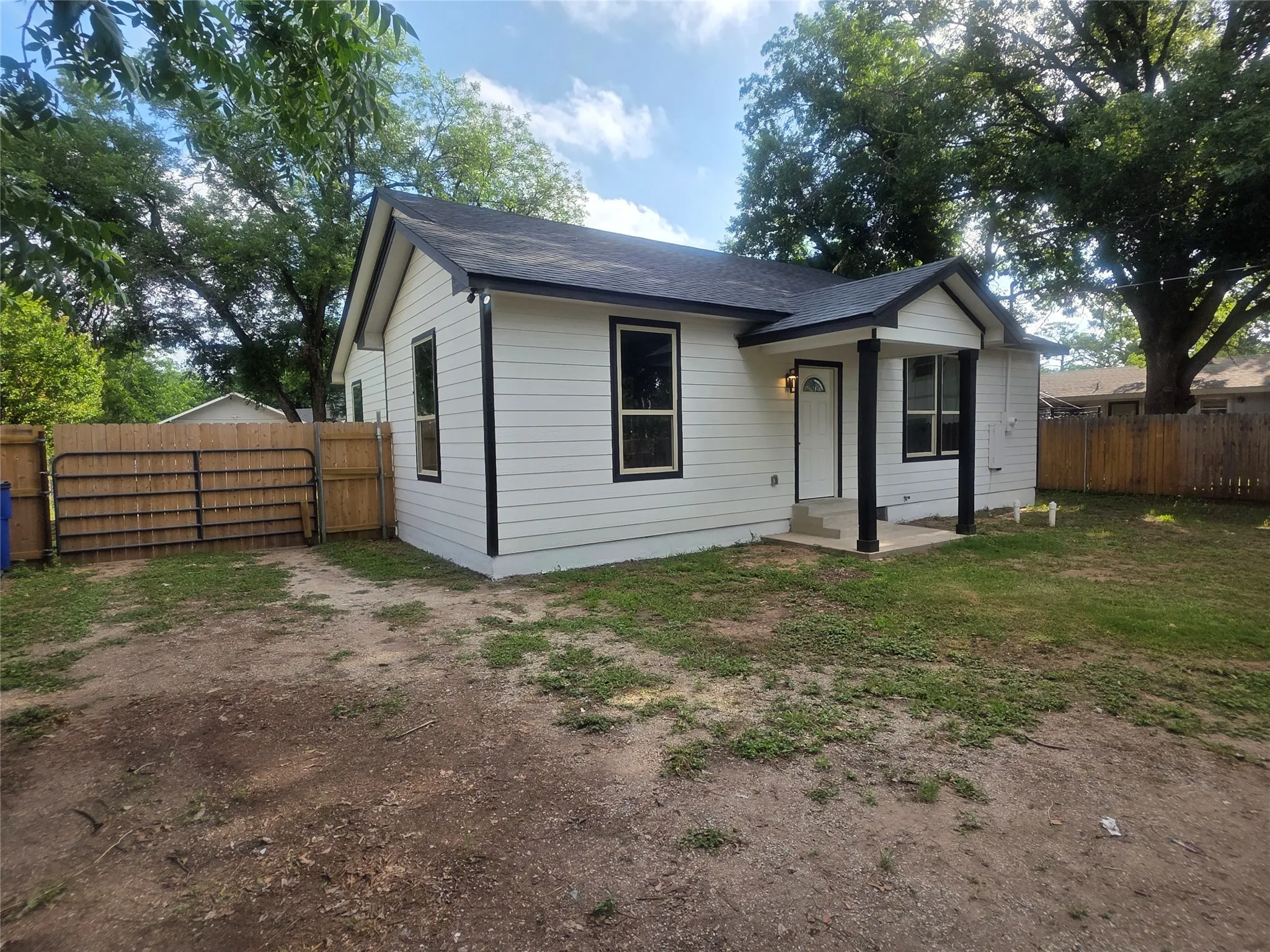 Single Family Residence For Sale in Young County , 503 W Elm Street, Olney, Texas 76374, 3 Bedrooms, 2 Bathrooms, Garage spaces, 1,352 Sqft, built in 2025, Price $279,900, mls#21291695, Real Estate Agent in Olney, Homes For Sale in Young county, Homes For Sale in Olney, Realtor in Olney Texas, Real Estate Brokerage Independent Realty Texas, Luminita Cordes Realtor