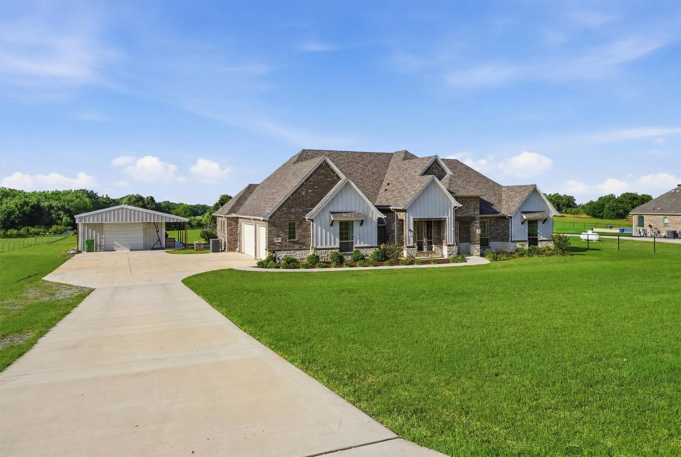 Single Family Residence For Sale in Wise County , 917 County Road 2175, Decatur, Texas 76234, 4 Bedroom, 3 Bathroom, 3 Garage spaces, 2,752 Sqft, built in 2021, mls#21290725, Real Estate Agent in Decatur, Homes For Sale in Wise county, Homes For Sale in Decatur, Realtor in Decatur Texas, Real Estate Brokerage Independent Realty Texas, Luminita Cordes Realtor