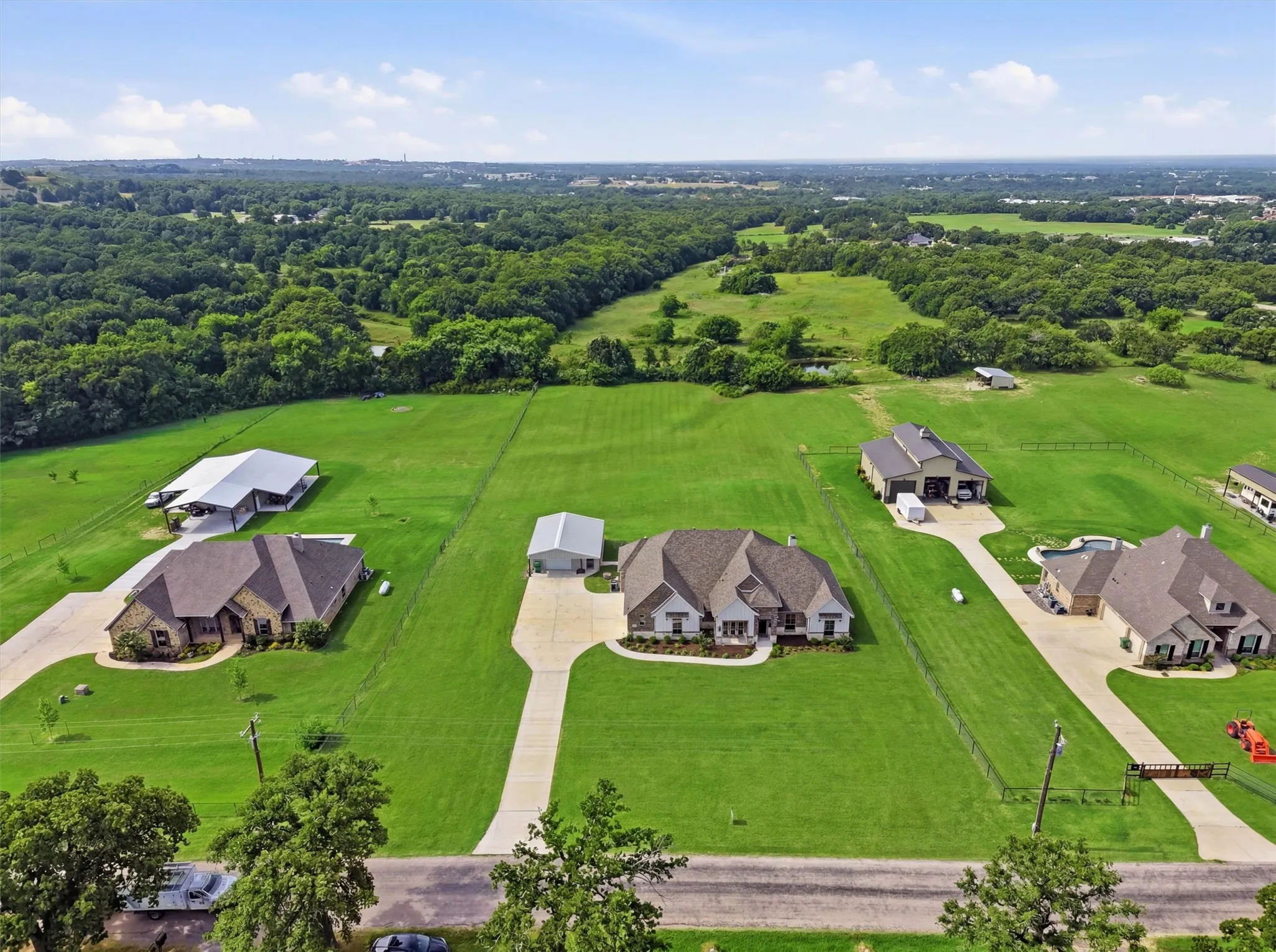Single Family Residence For Sale in Wise County , 917 County Road 2175, Decatur, Texas 76234, 4 Bedroom, 3 Bathroom, 3 Garage spaces, 2,752 Sqft, built in 2021, mls#21290725, Real Estate Agent in Decatur, Homes For Sale in Wise county, Homes For Sale in Decatur, Realtor in Decatur Texas, Real Estate Brokerage Independent Realty Texas, Luminita Cordes Realtor