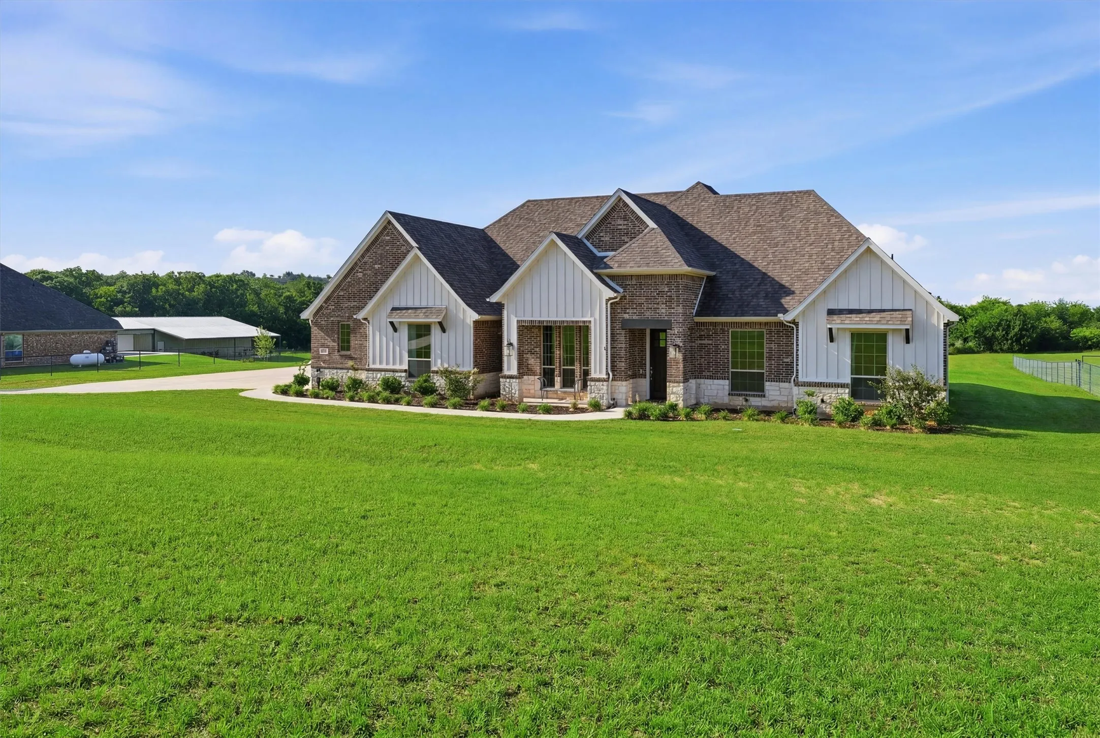 Single Family Residence For Sale in Wise County , 917 County Road 2175, Decatur, Texas 76234, 4 Bedroom, 3 Bathroom, 3 Garage spaces, 2,752 Sqft, built in 2021, mls#21290725, Real Estate Agent in Decatur, Homes For Sale in Wise county, Homes For Sale in Decatur, Realtor in Decatur Texas, Real Estate Brokerage Independent Realty Texas, Luminita Cordes Realtor