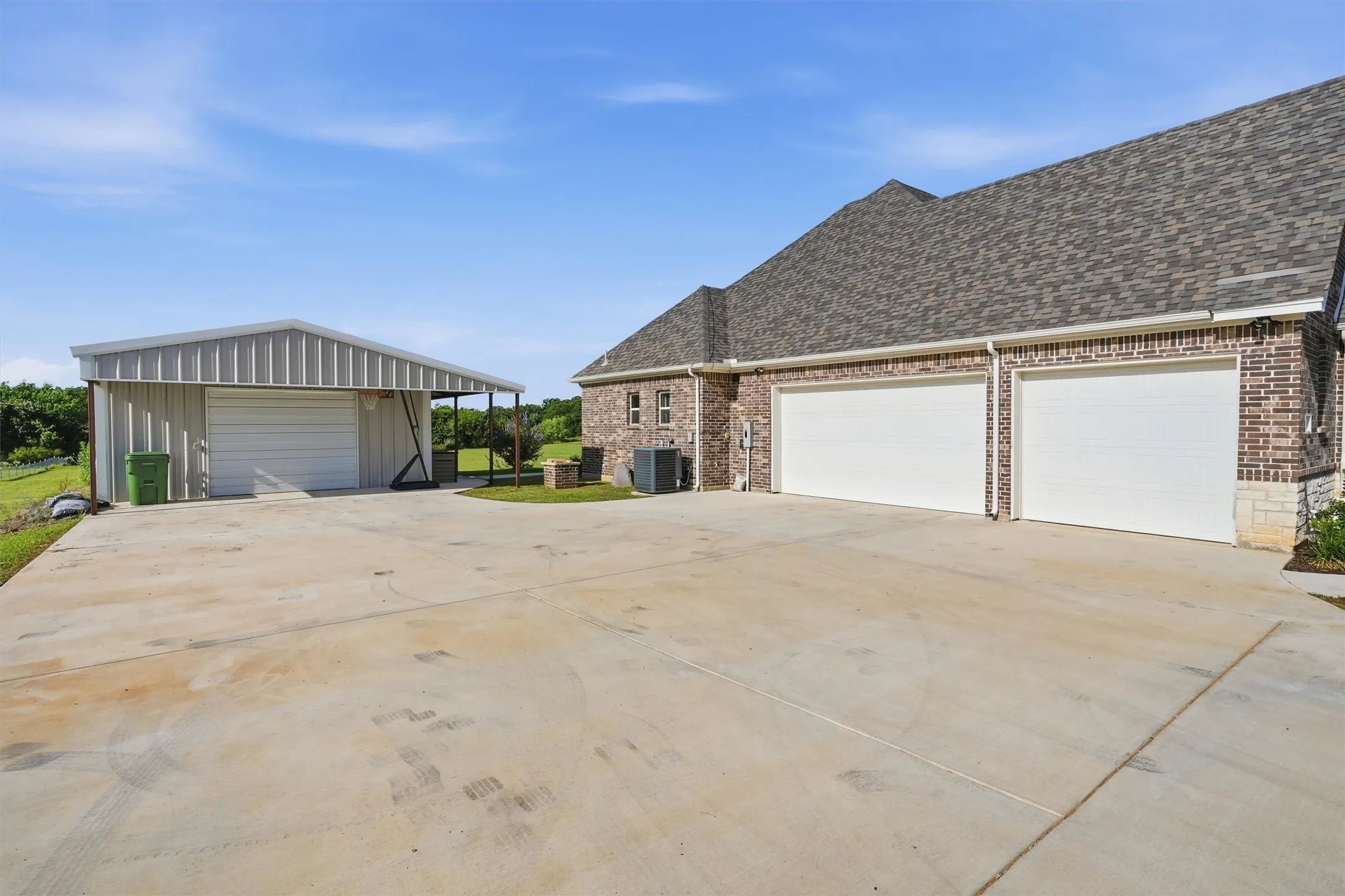 Single Family Residence For Sale in Wise County , 917 County Road 2175, Decatur, Texas 76234, 4 Bedroom, 3 Bathroom, 3 Garage spaces, 2,752 Sqft, built in 2021, mls#21290725, Real Estate Agent in Decatur, Homes For Sale in Wise county, Homes For Sale in Decatur, Realtor in Decatur Texas, Real Estate Brokerage Independent Realty Texas, Luminita Cordes Realtor
