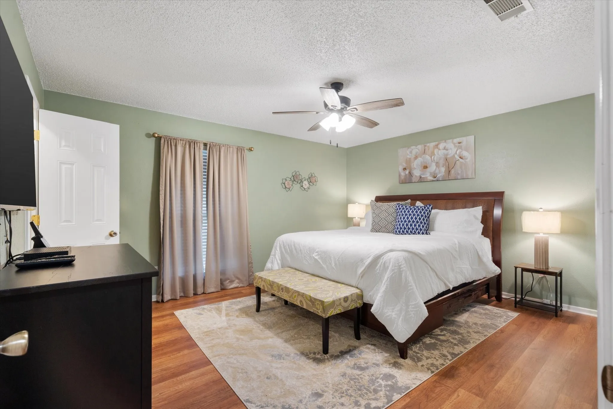 Duplex For Sale in Tarrant County , 5308 South Drive, Fort Worth, Texas 76132, 6 Bedroom, 4 Bathroom, 2 Garage spaces, 0 Sqft, built in 1970, mls#21289613, Real Estate Agent in Fort Worth, Homes For Sale in Tarrant county, Homes For Sale in Fort Worth, Realtor in Fort Worth Texas, Real Estate Brokerage Independent Realty Texas, Luminita Cordes Realtor