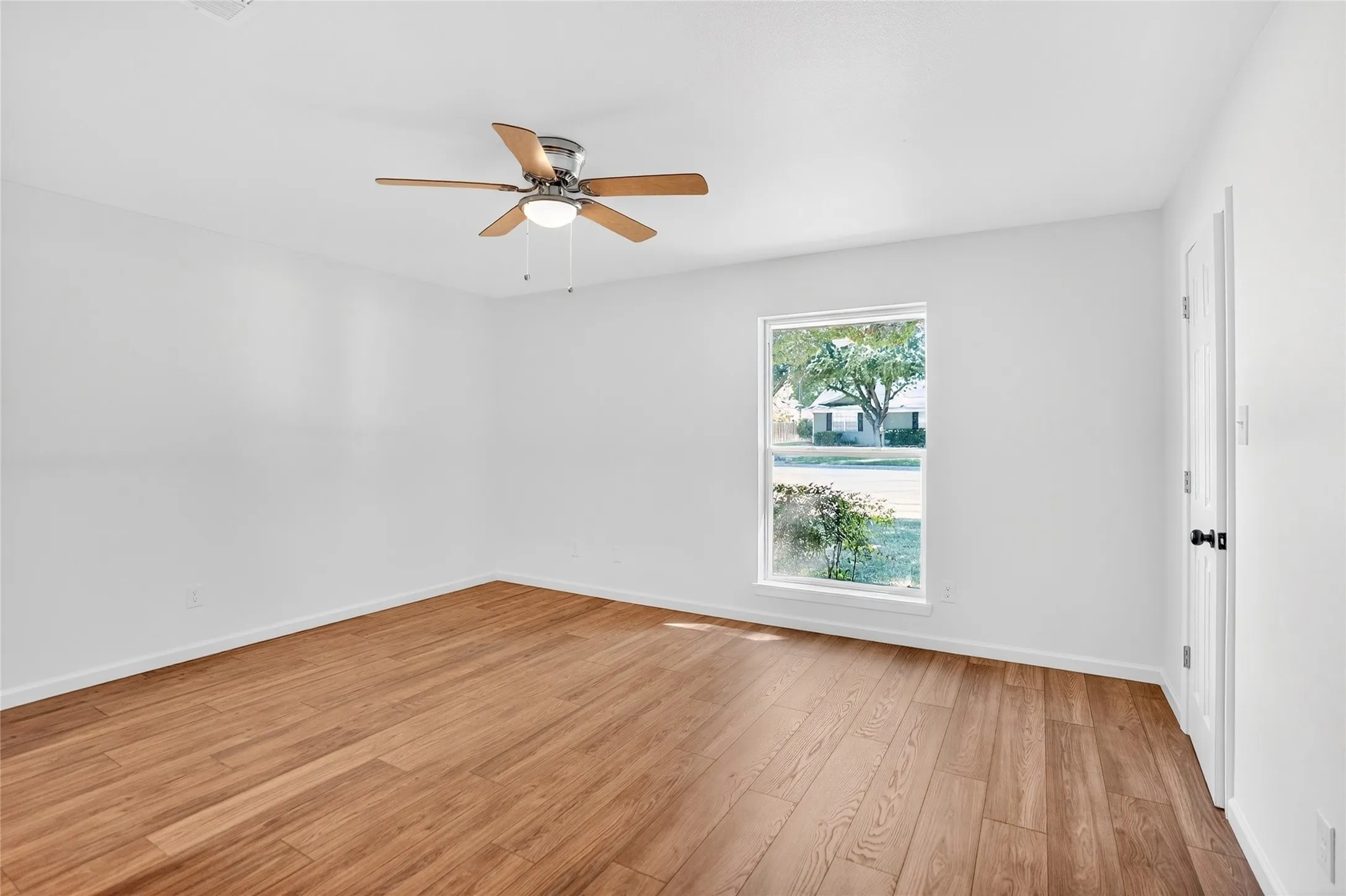 Duplex For Sale in Tarrant County , 5308 South Drive, Fort Worth, Texas 76132, 6 Bedroom, 4 Bathroom, 2 Garage spaces, 0 Sqft, built in 1970, mls#21289613, Real Estate Agent in Fort Worth, Homes For Sale in Tarrant county, Homes For Sale in Fort Worth, Realtor in Fort Worth Texas, Real Estate Brokerage Independent Realty Texas, Luminita Cordes Realtor