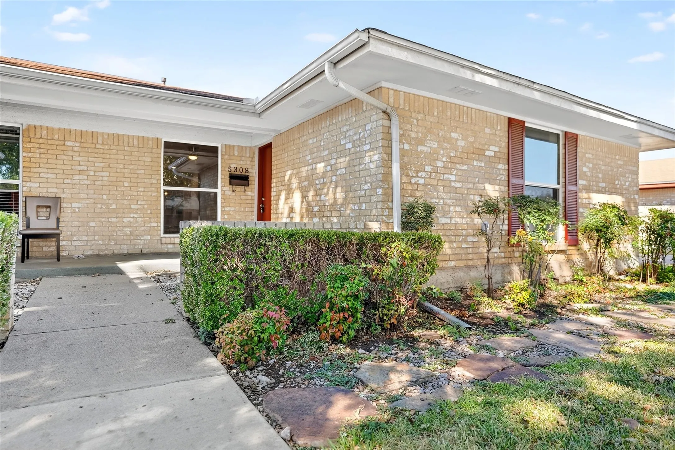 Duplex For Sale in Tarrant County , 5308 South Drive, Fort Worth, Texas 76132, 6 Bedroom, 4 Bathroom, 2 Garage spaces, 0 Sqft, built in 1970, mls#21289613, Real Estate Agent in Fort Worth, Homes For Sale in Tarrant county, Homes For Sale in Fort Worth, Realtor in Fort Worth Texas, Real Estate Brokerage Independent Realty Texas, Luminita Cordes Realtor