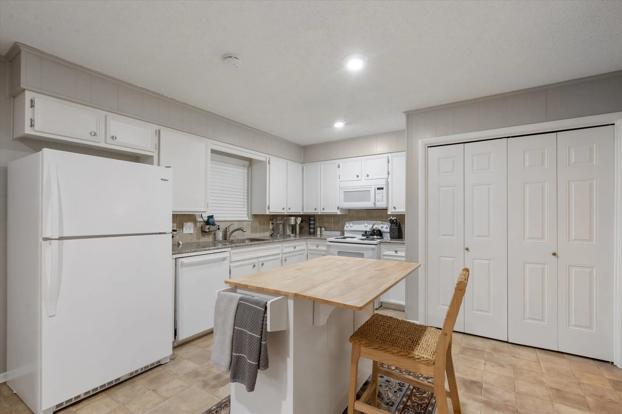 Duplex For Sale in Tarrant County , 5308 South Drive, Fort Worth, Texas 76132, 6 Bedroom, 4 Bathroom, 2 Garage spaces, 0 Sqft, built in 1970, mls#21289613, Real Estate Agent in Fort Worth, Homes For Sale in Tarrant county, Homes For Sale in Fort Worth, Realtor in Fort Worth Texas, Real Estate Brokerage Independent Realty Texas, Luminita Cordes Realtor