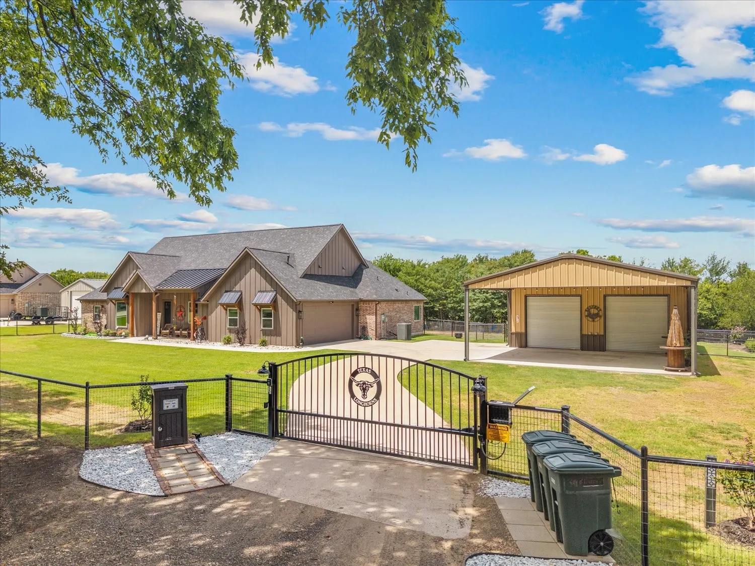 Single Family Residence For Sale in Fannin County , 381 County Road 4945, Leonard, Texas 75452, 3 Bedroom, 2 Bathroom, 2 Garage spaces, 2,393 Sqft, built in 2023, mls#21291698, Real Estate Agent in Leonard, Homes For Sale in Fannin county, Homes For Sale in Leonard, Realtor in Leonard Texas, Real Estate Brokerage Independent Realty Texas, Luminita Cordes Realtor