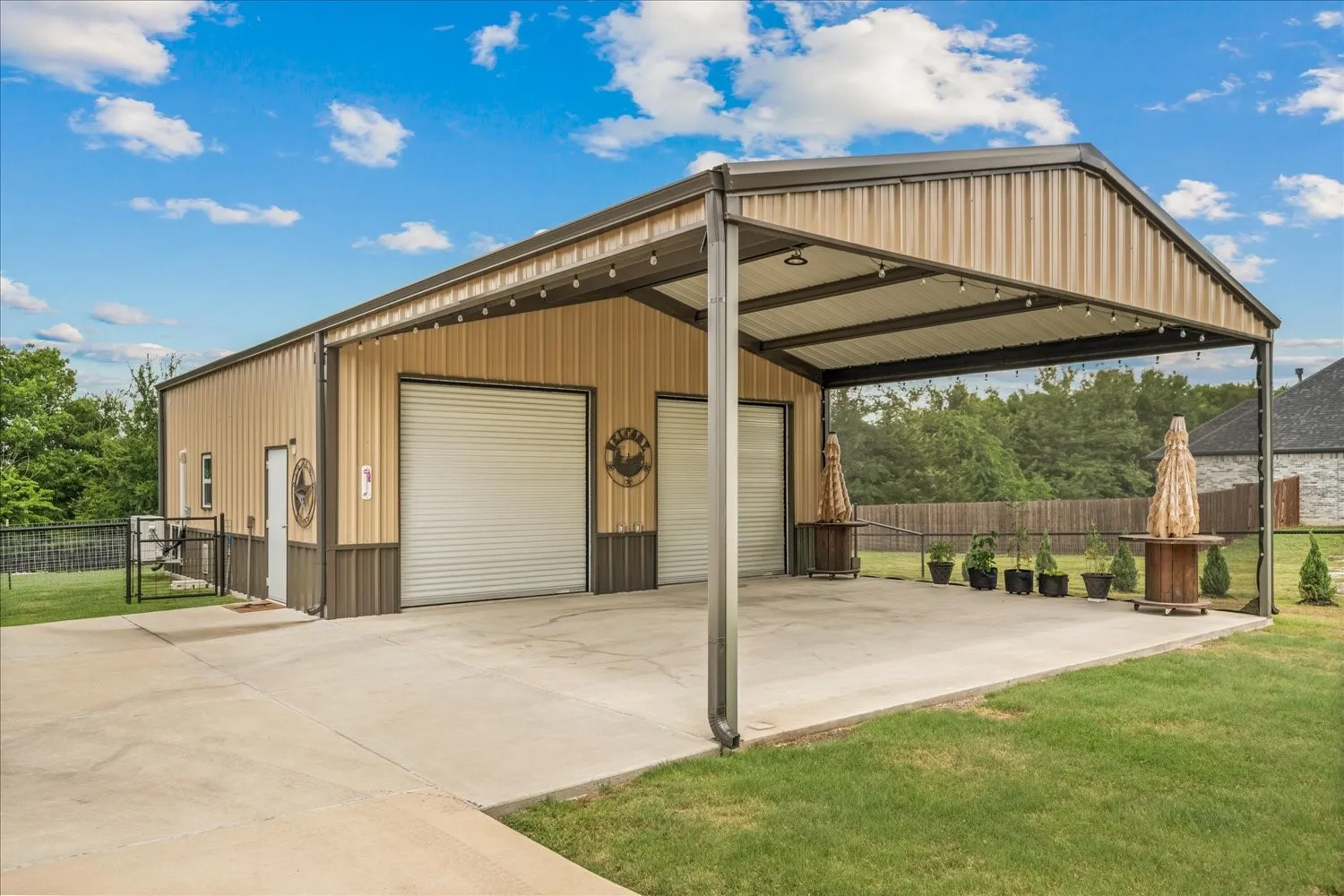 Single Family Residence For Sale in Fannin County , 381 County Road 4945, Leonard, Texas 75452, 3 Bedroom, 2 Bathroom, 2 Garage spaces, 2,393 Sqft, built in 2023, mls#21291698, Real Estate Agent in Leonard, Homes For Sale in Fannin county, Homes For Sale in Leonard, Realtor in Leonard Texas, Real Estate Brokerage Independent Realty Texas, Luminita Cordes Realtor