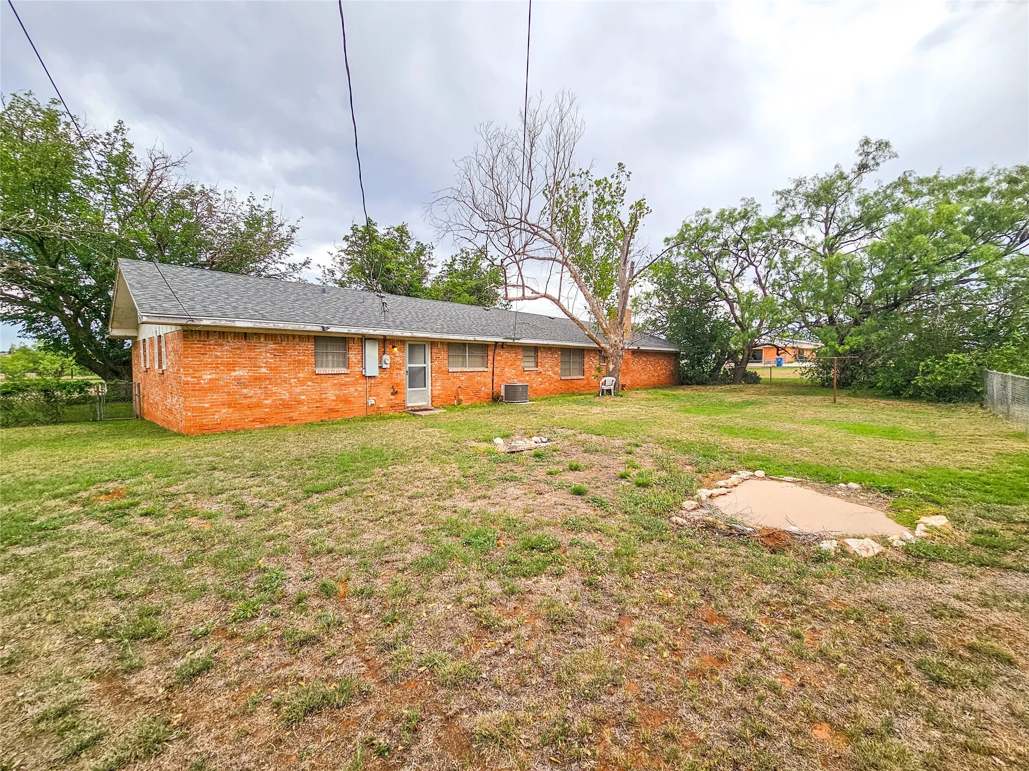 Single Family Residence For Sale in Nolan County , 1002 Ridgecrest Street, Sweetwater, Texas 79556, 3 Bedroom, 2 Bathroom, 2 Garage spaces, 1,745 Sqft, built in 1990, mls#21291179, Real Estate Agent in Sweetwater, Homes For Sale in Nolan county, Homes For Sale in Sweetwater, Realtor in Sweetwater Texas, Real Estate Brokerage Independent Realty Texas, Luminita Cordes Realtor