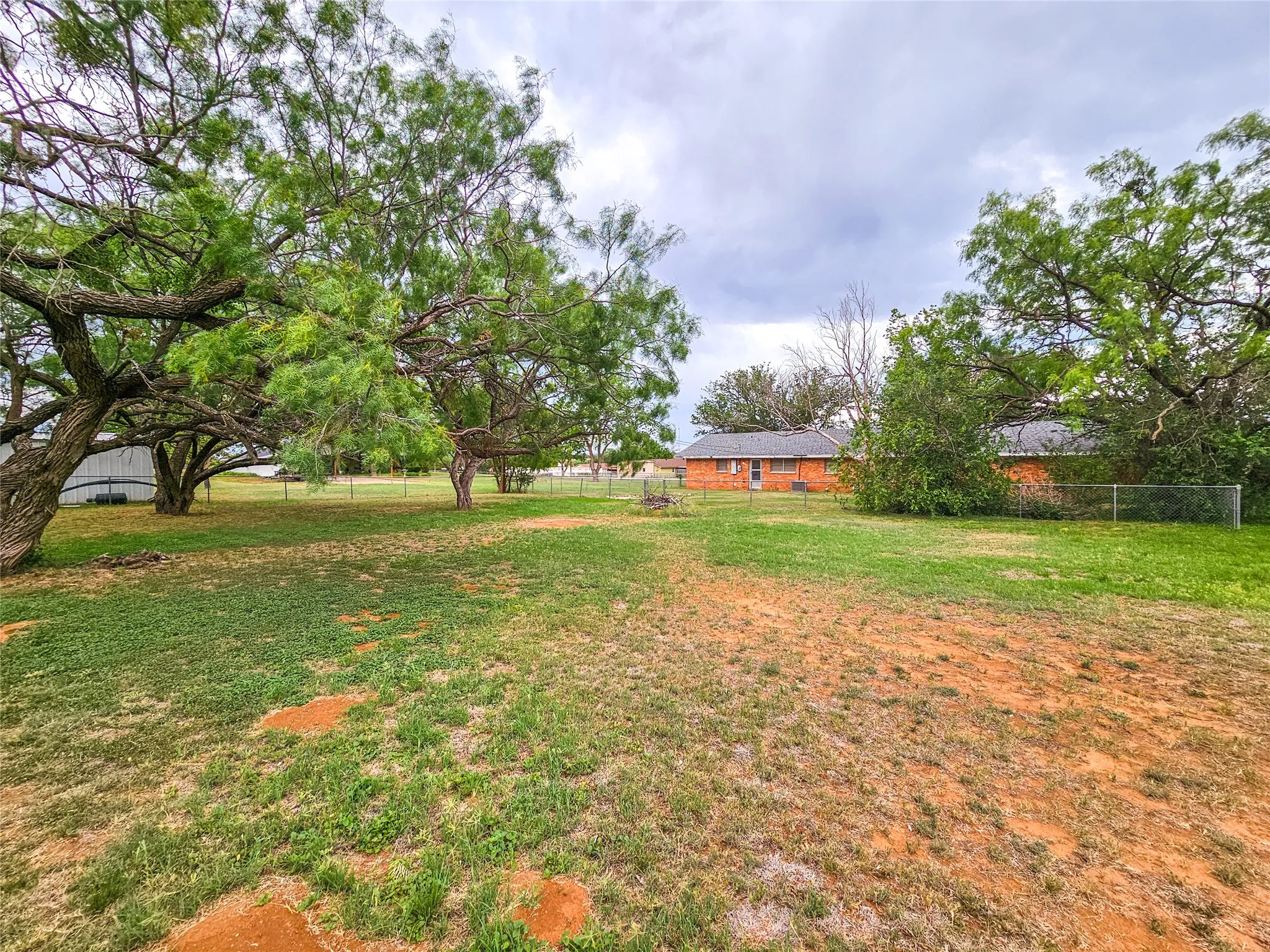 Single Family Residence For Sale in Nolan County , 1002 Ridgecrest Street, Sweetwater, Texas 79556, 3 Bedroom, 2 Bathroom, 2 Garage spaces, 1,745 Sqft, built in 1990, mls#21291179, Real Estate Agent in Sweetwater, Homes For Sale in Nolan county, Homes For Sale in Sweetwater, Realtor in Sweetwater Texas, Real Estate Brokerage Independent Realty Texas, Luminita Cordes Realtor