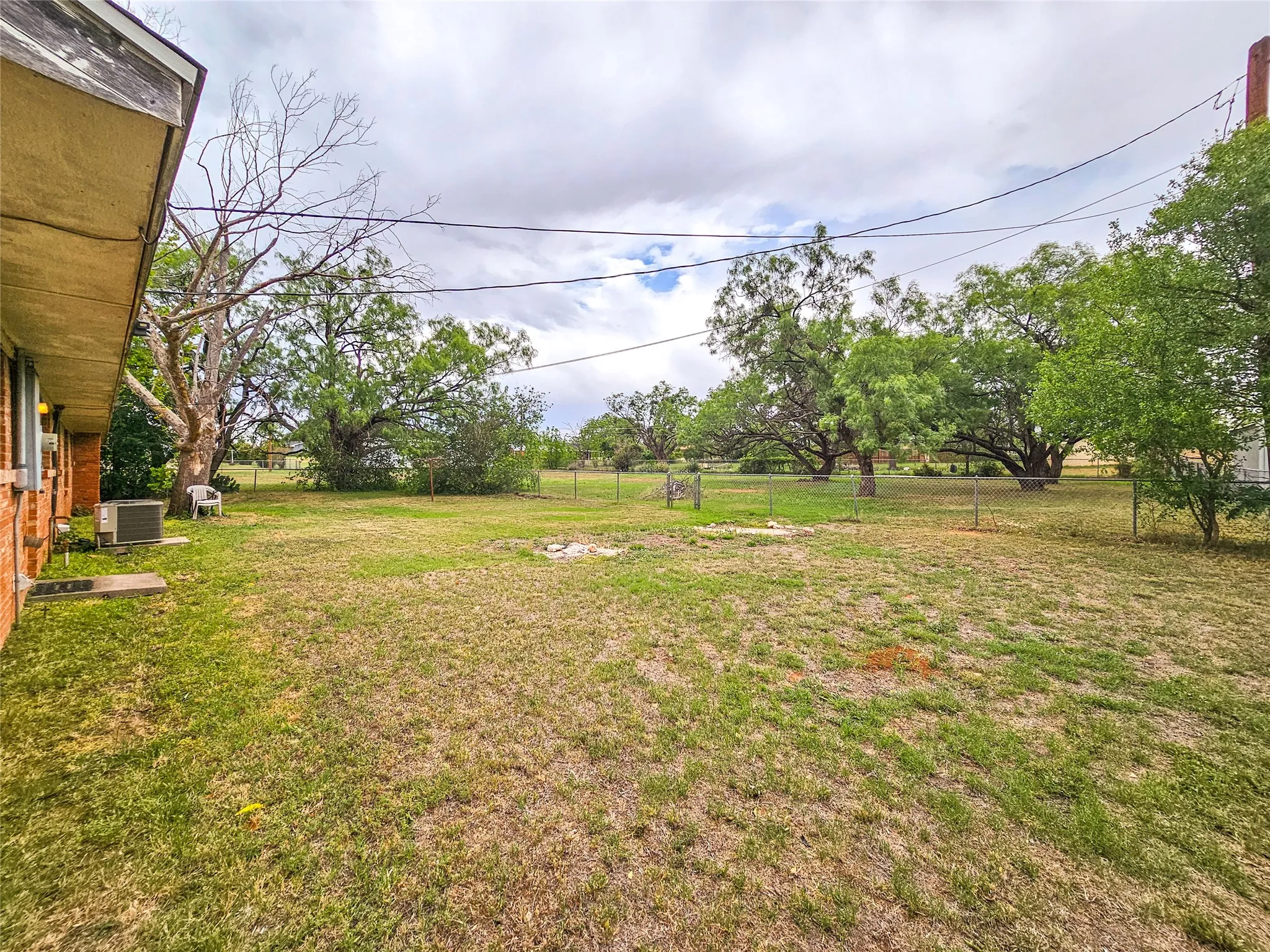 Single Family Residence For Sale in Nolan County , 1002 Ridgecrest Street, Sweetwater, Texas 79556, 3 Bedroom, 2 Bathroom, 2 Garage spaces, 1,745 Sqft, built in 1990, mls#21291179, Real Estate Agent in Sweetwater, Homes For Sale in Nolan county, Homes For Sale in Sweetwater, Realtor in Sweetwater Texas, Real Estate Brokerage Independent Realty Texas, Luminita Cordes Realtor