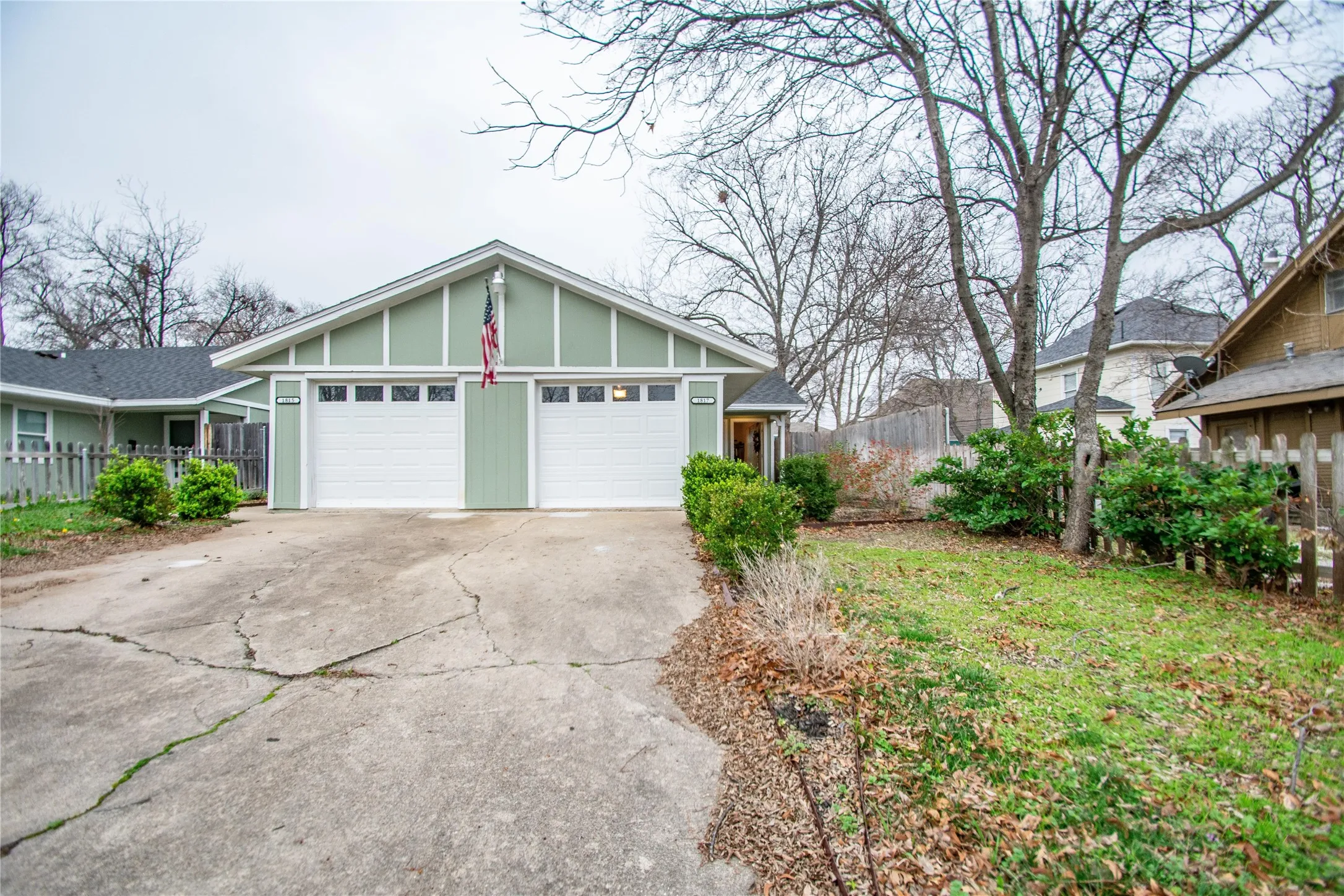 Duplex For Rent in Tarrant County , 1817 Lipscomb Street, Fort Worth, Texas 76110, 2 Bedroom, 1 Bathroom, 1 Garage spaces, 1,055 Sqft, built in 1985, mls#21291703, Real Estate Agent in Fort Worth, Homes For Rent in Tarrant county, Homes For Rent in Fort Worth, Realtor in Fort Worth Texas, Real Estate Brokerage Independent Realty Texas, Luminita Cordes Realtor