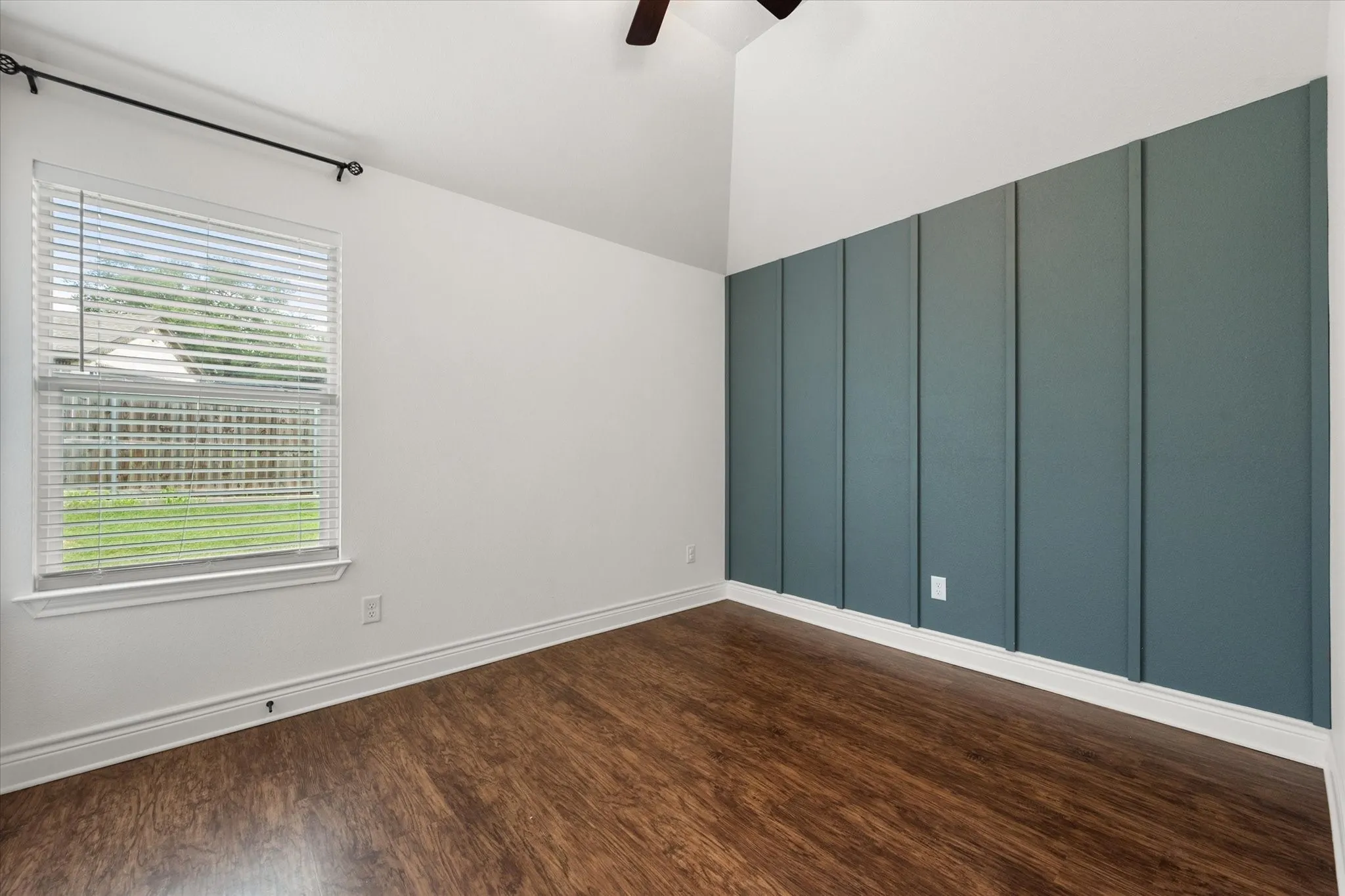 Single Family Residence For Sale in Hood County , 2514 San Gabriel Drive, Granbury, Texas 76048, 3 Bedroom, 2 Bathroom, 2 Garage spaces, 1,478 Sqft, built in 2021, mls#21291689, Real Estate Agent in Granbury, Homes For Sale in Hood county, Homes For Sale in Granbury, Realtor in Granbury Texas, Real Estate Brokerage Independent Realty Texas, Luminita Cordes Realtor