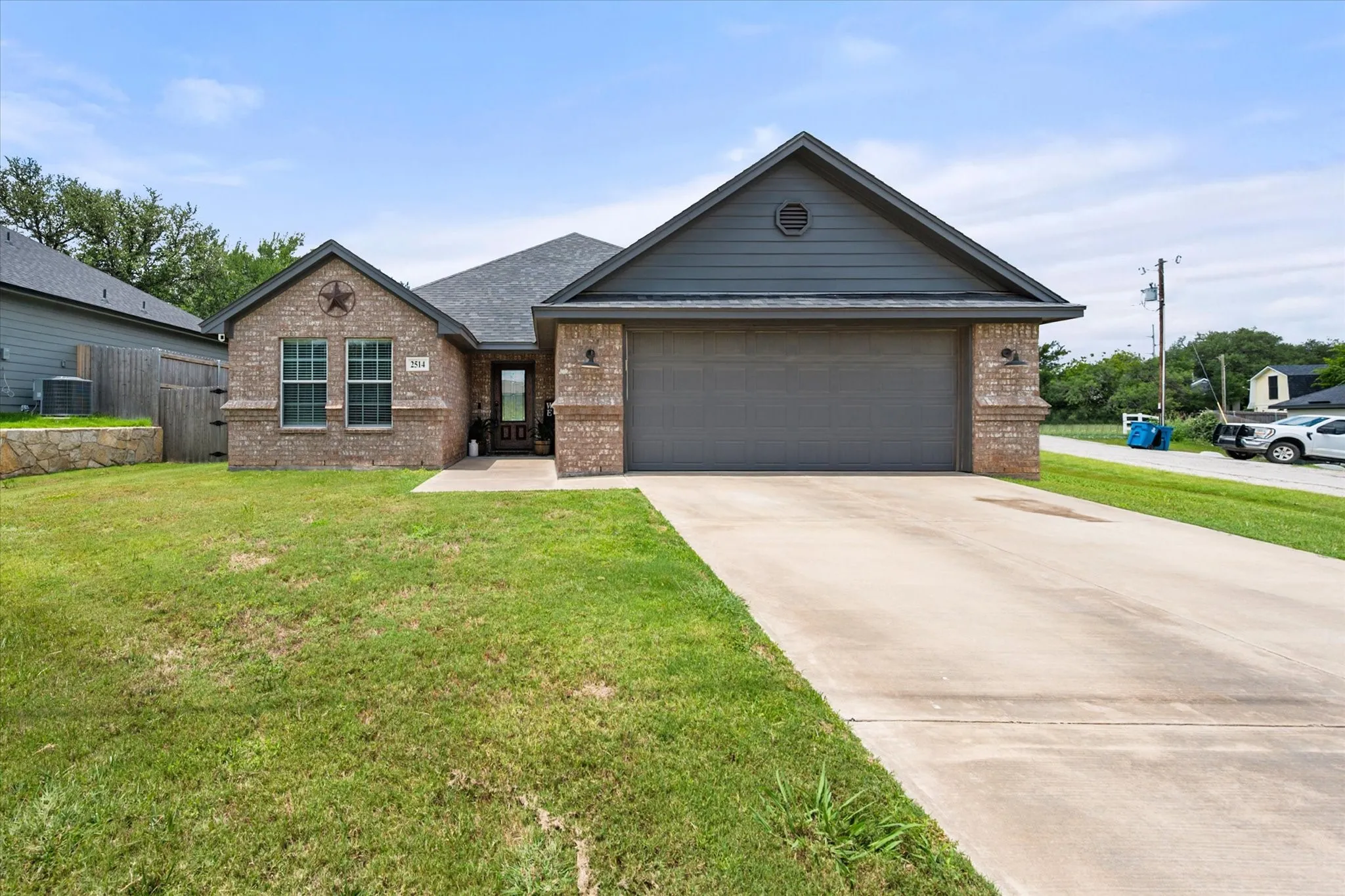 Single Family Residence For Sale in Hood County , 2514 San Gabriel Drive, Granbury, Texas 76048, 3 Bedroom, 2 Bathroom, 2 Garage spaces, 1,478 Sqft, built in 2021, mls#21291689, Real Estate Agent in Granbury, Homes For Sale in Hood county, Homes For Sale in Granbury, Realtor in Granbury Texas, Real Estate Brokerage Independent Realty Texas, Luminita Cordes Realtor