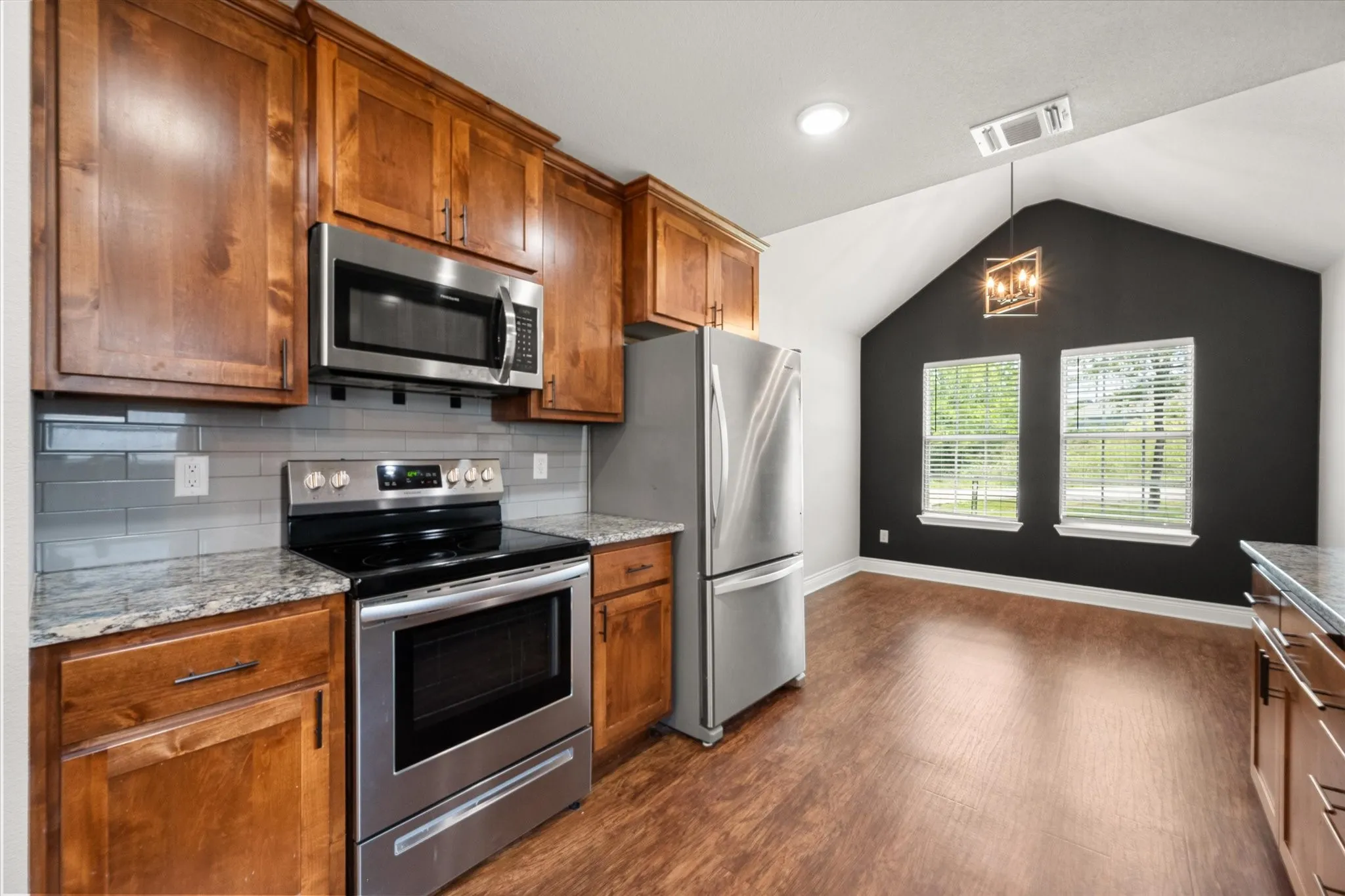 Single Family Residence For Sale in Hood County , 2514 San Gabriel Drive, Granbury, Texas 76048, 3 Bedroom, 2 Bathroom, 2 Garage spaces, 1,478 Sqft, built in 2021, mls#21291689, Real Estate Agent in Granbury, Homes For Sale in Hood county, Homes For Sale in Granbury, Realtor in Granbury Texas, Real Estate Brokerage Independent Realty Texas, Luminita Cordes Realtor