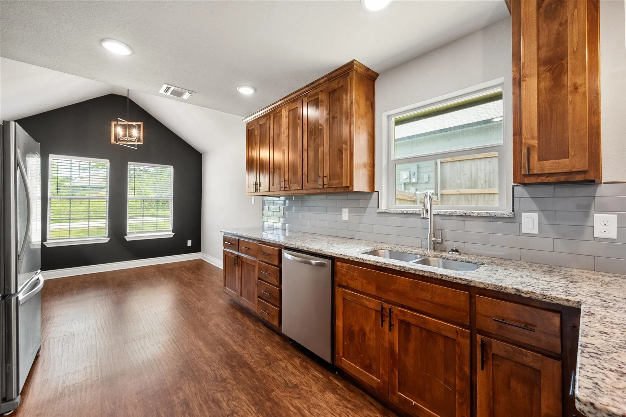 Single Family Residence For Sale in Hood County , 2514 San Gabriel Drive, Granbury, Texas 76048, 3 Bedroom, 2 Bathroom, 2 Garage spaces, 1,478 Sqft, built in 2021, mls#21291689, Real Estate Agent in Granbury, Homes For Sale in Hood county, Homes For Sale in Granbury, Realtor in Granbury Texas, Real Estate Brokerage Independent Realty Texas, Luminita Cordes Realtor
