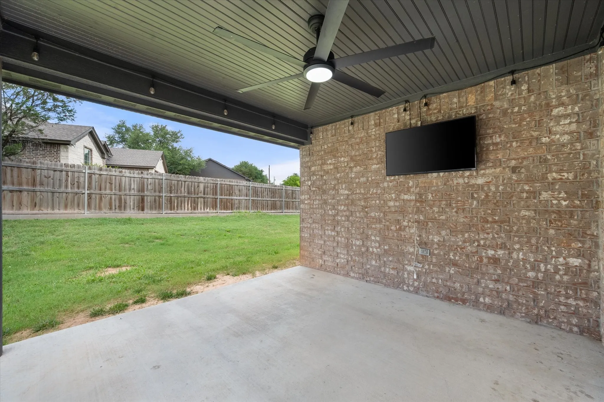 Single Family Residence For Sale in Hood County , 2514 San Gabriel Drive, Granbury, Texas 76048, 3 Bedroom, 2 Bathroom, 2 Garage spaces, 1,478 Sqft, built in 2021, mls#21291689, Real Estate Agent in Granbury, Homes For Sale in Hood county, Homes For Sale in Granbury, Realtor in Granbury Texas, Real Estate Brokerage Independent Realty Texas, Luminita Cordes Realtor